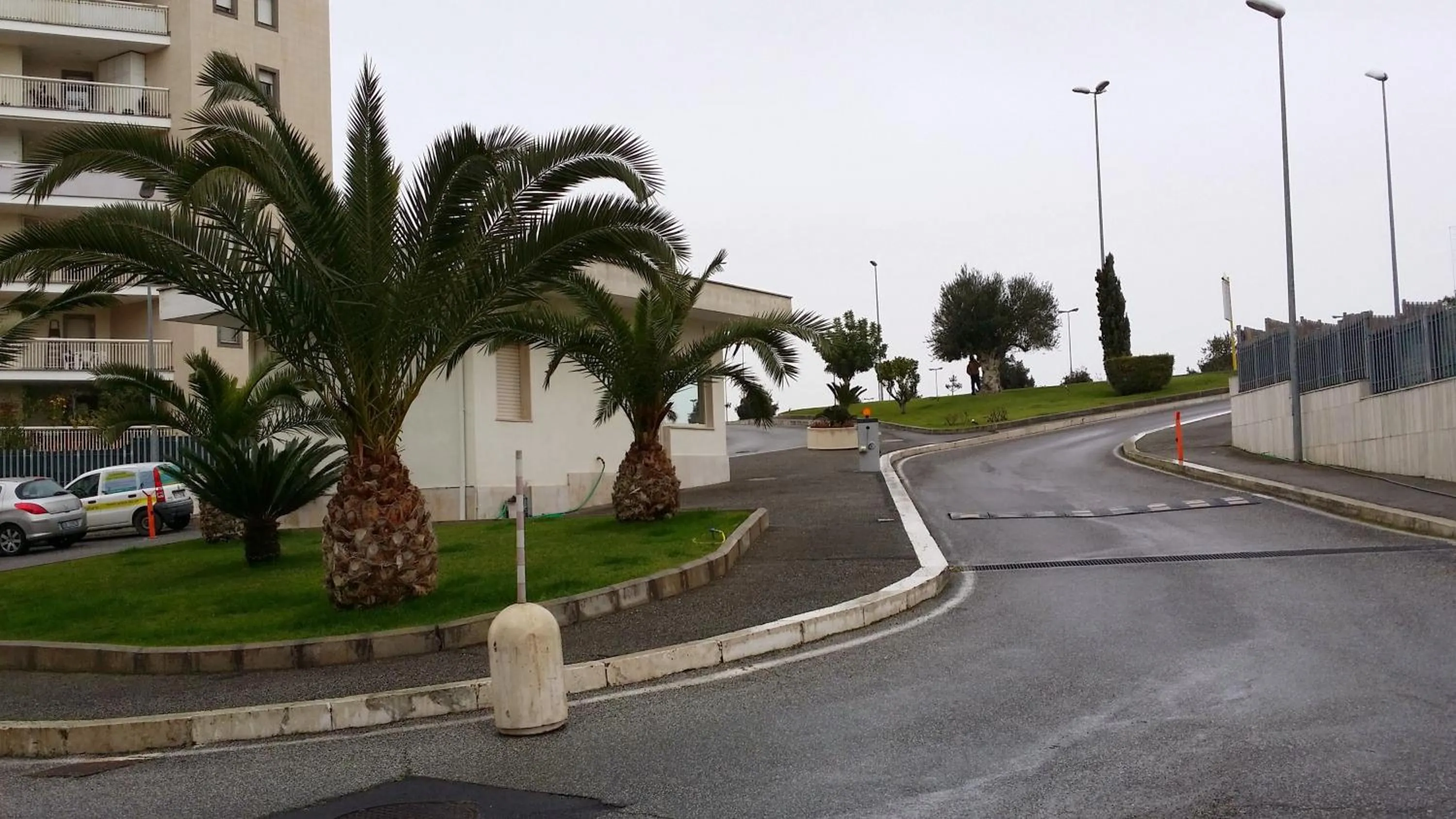 Facade/entrance in Altamira 2000 by GABRIELLA