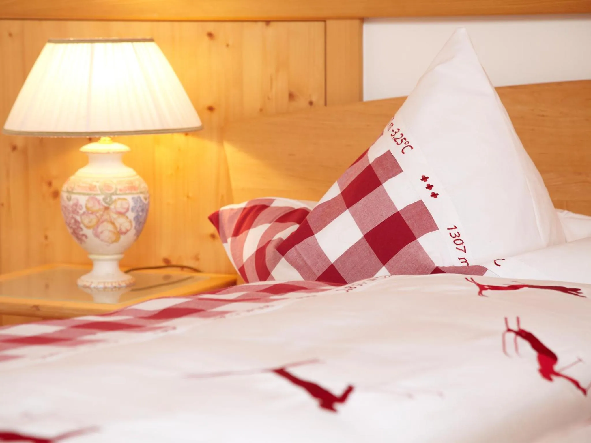 Bed in Ferienwohnungen Schwendinger