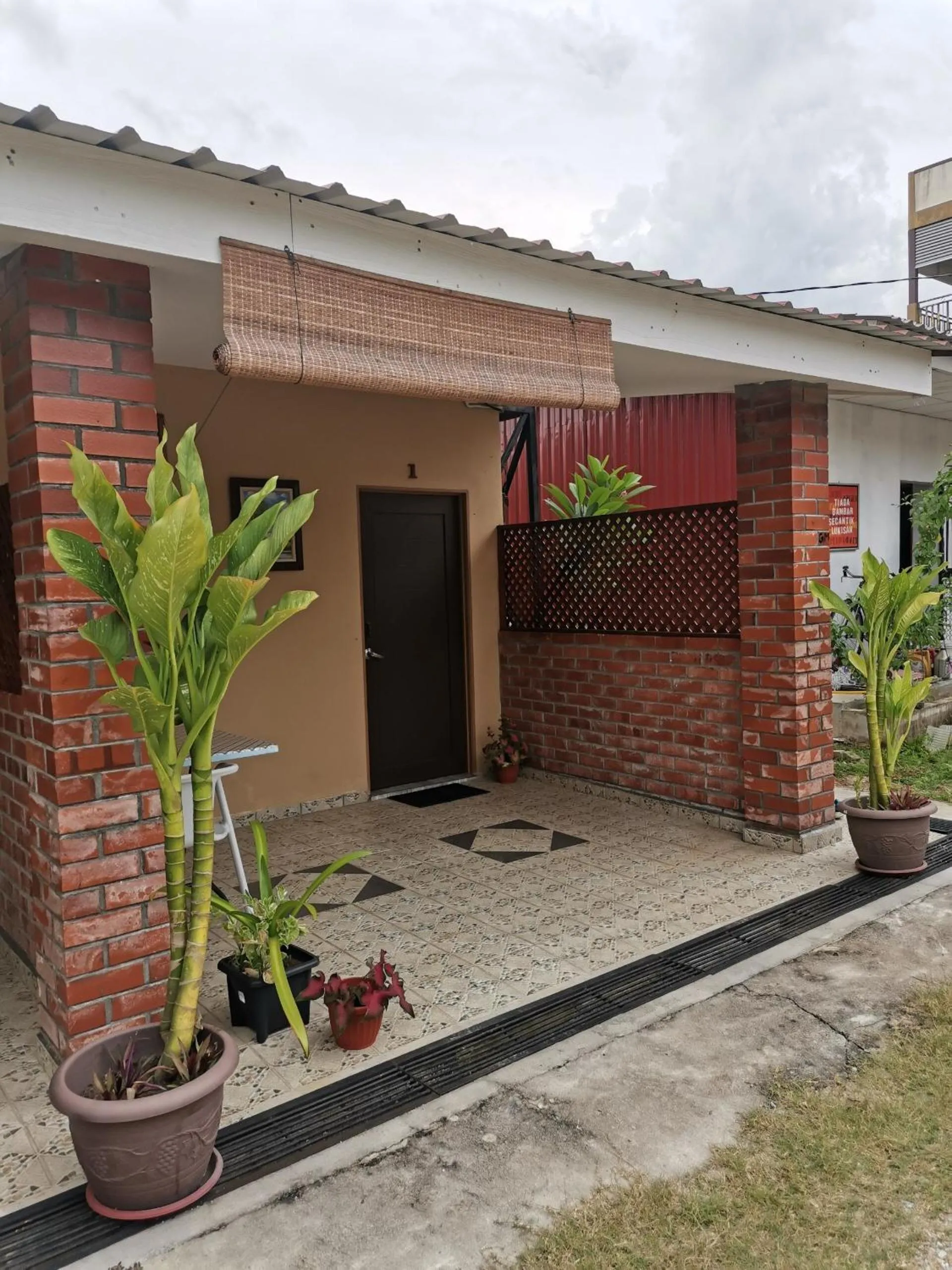 Facade/entrance in OYO Home 90348 Inspire Rooms