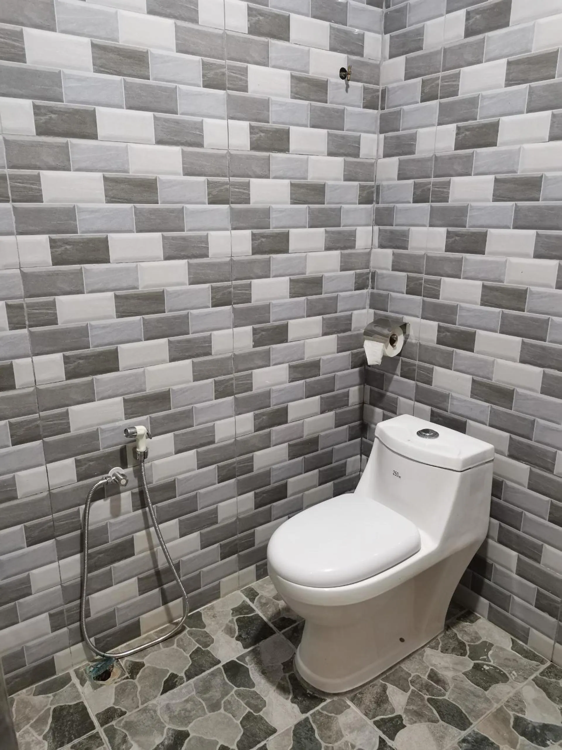 Bathroom in OYO Home 90348 Inspire Rooms