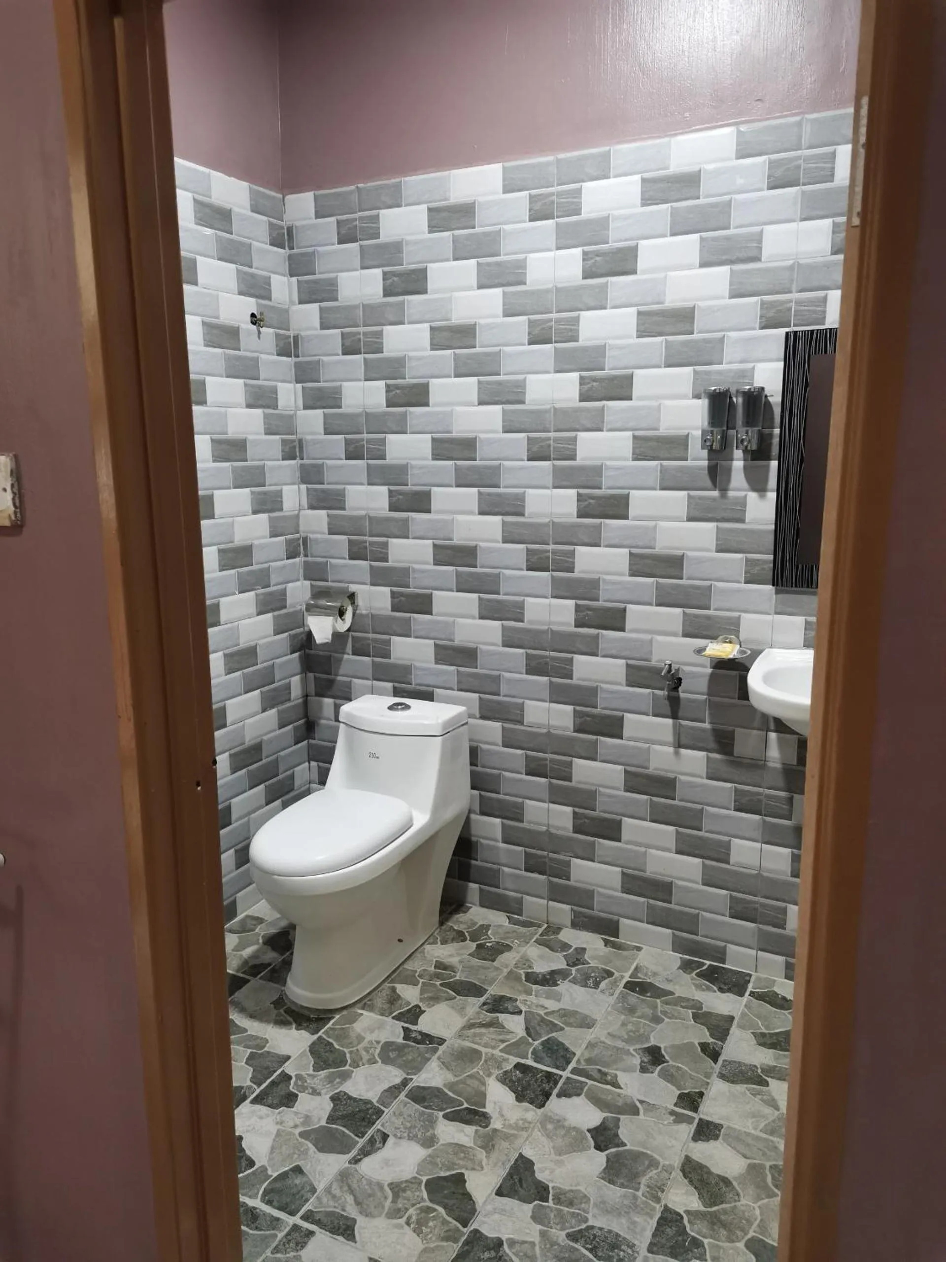 Bathroom in OYO Home 90348 Inspire Rooms