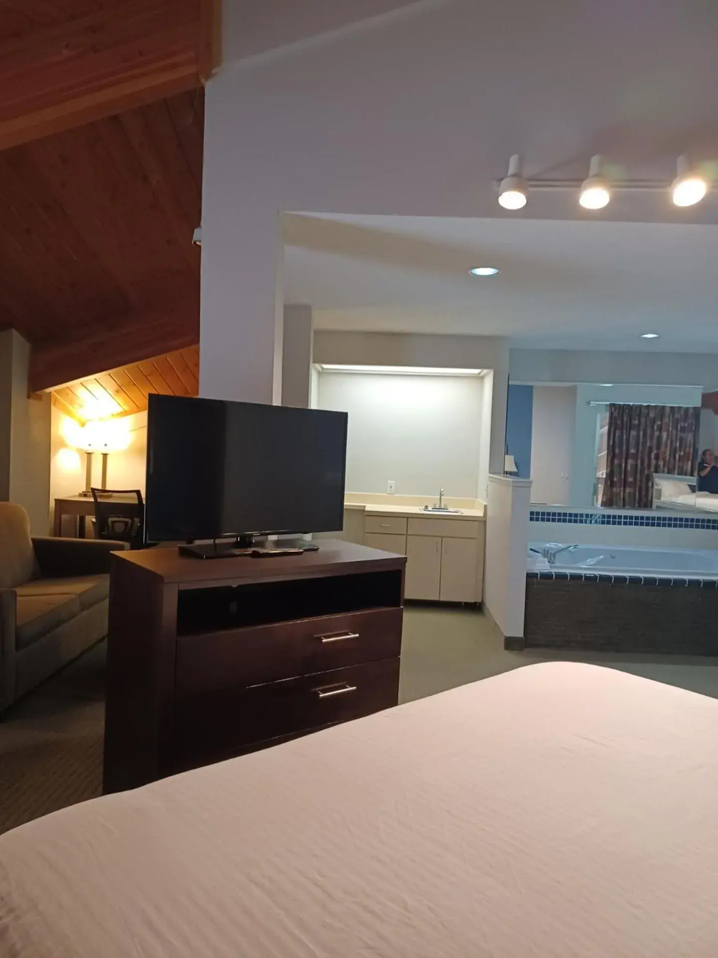 Bed in Baymont by Wyndham Freeport Bed in Baymont by Wyndham Freeport