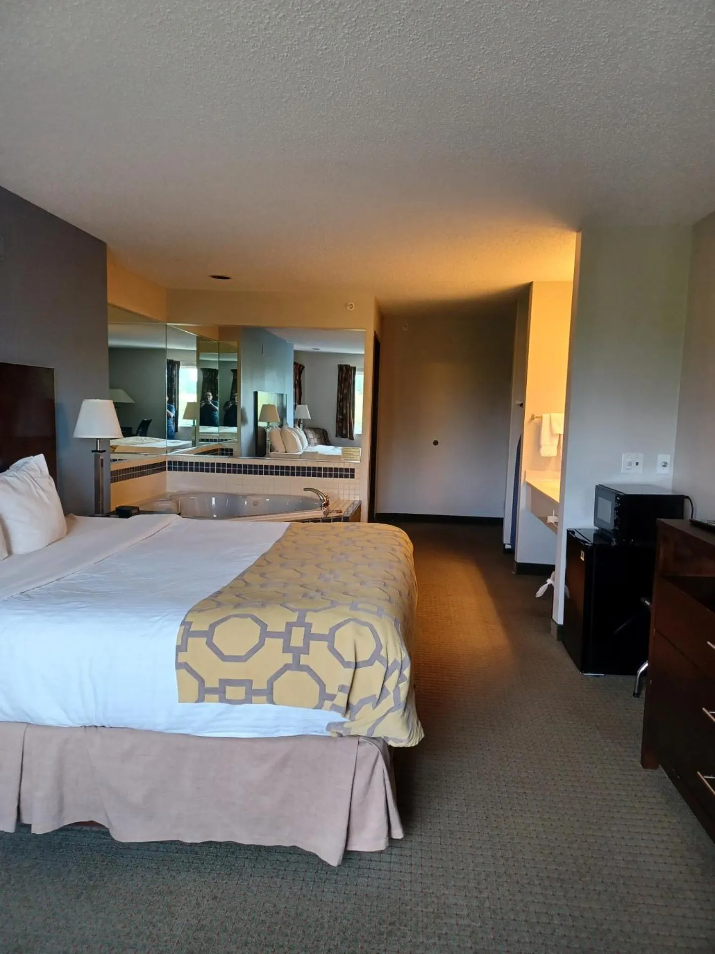 Bedroom, Bed in Baymont by Wyndham Freeport