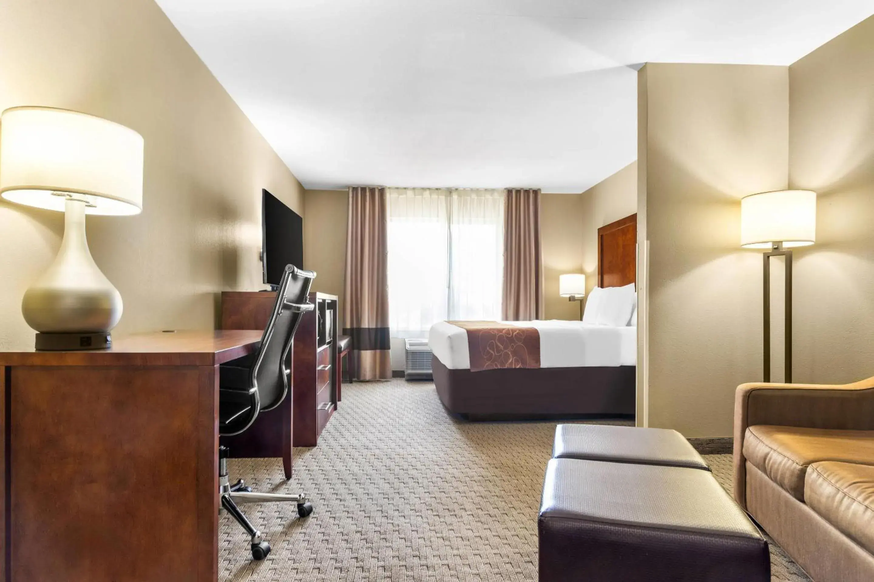 Bedroom, Bed in Comfort Suites Bedroom, Bed in Comfort Suites