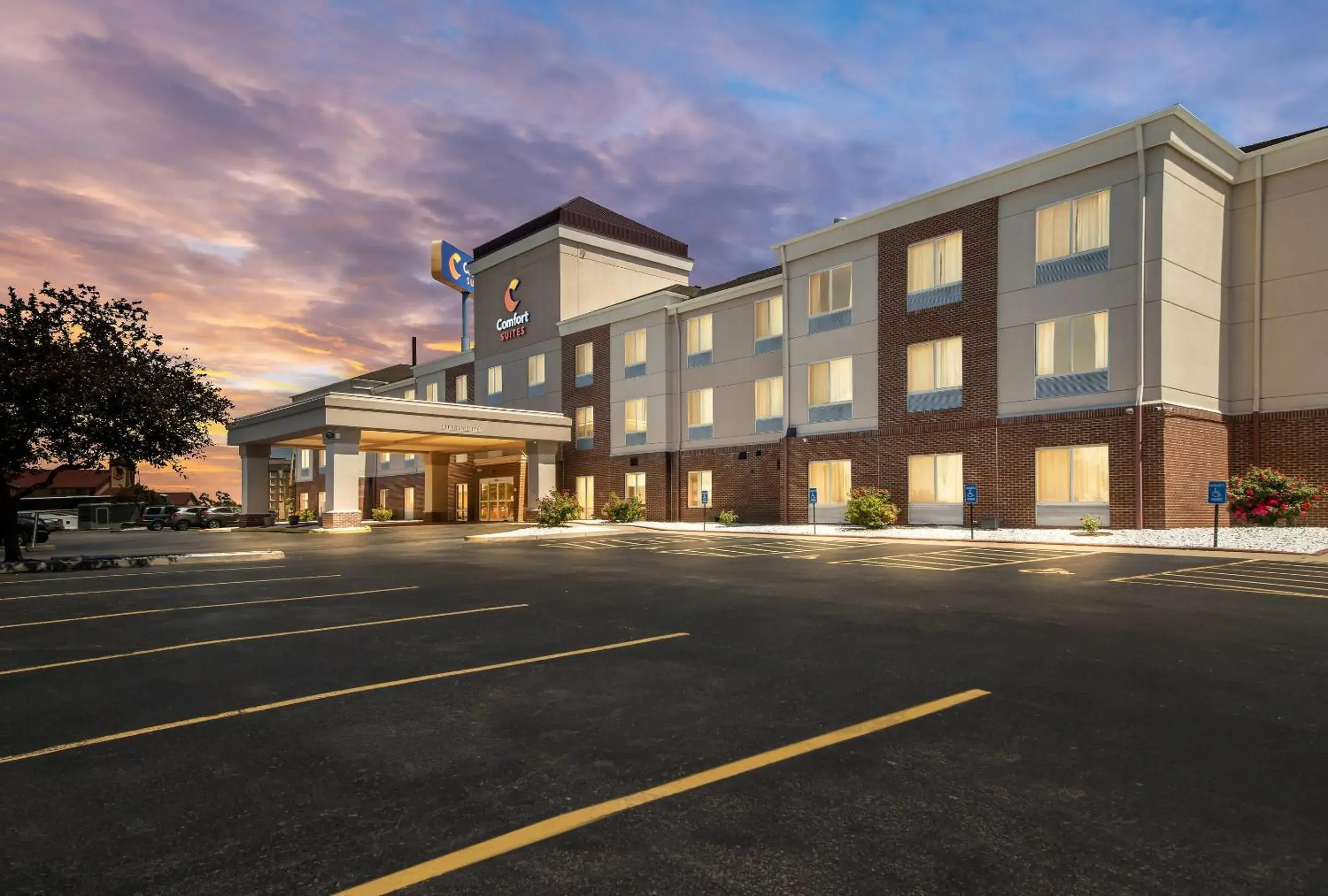 Property building in Comfort Suites Property building in Comfort Suites