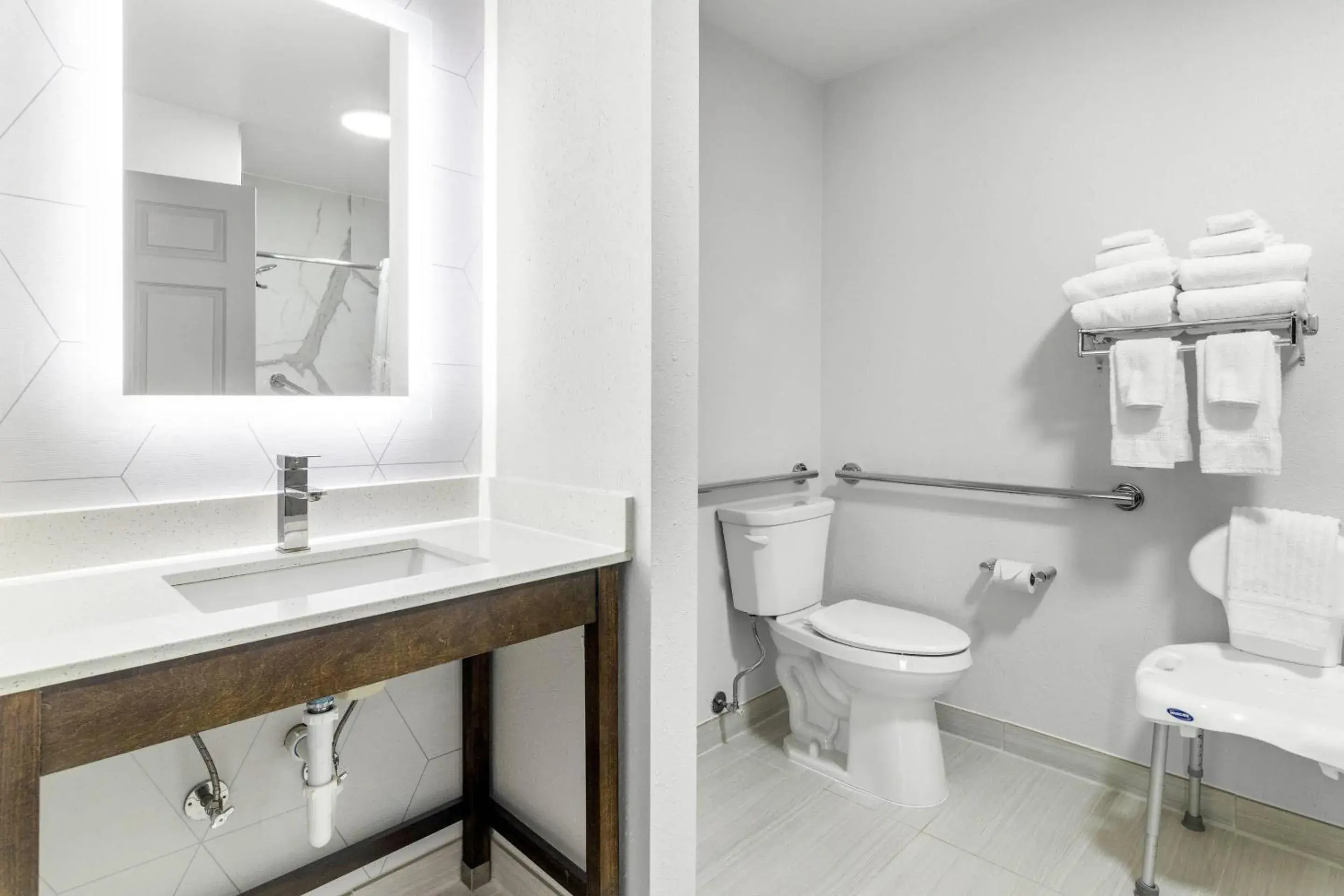 Bedroom in Comfort Suites Bedroom in Comfort Suites