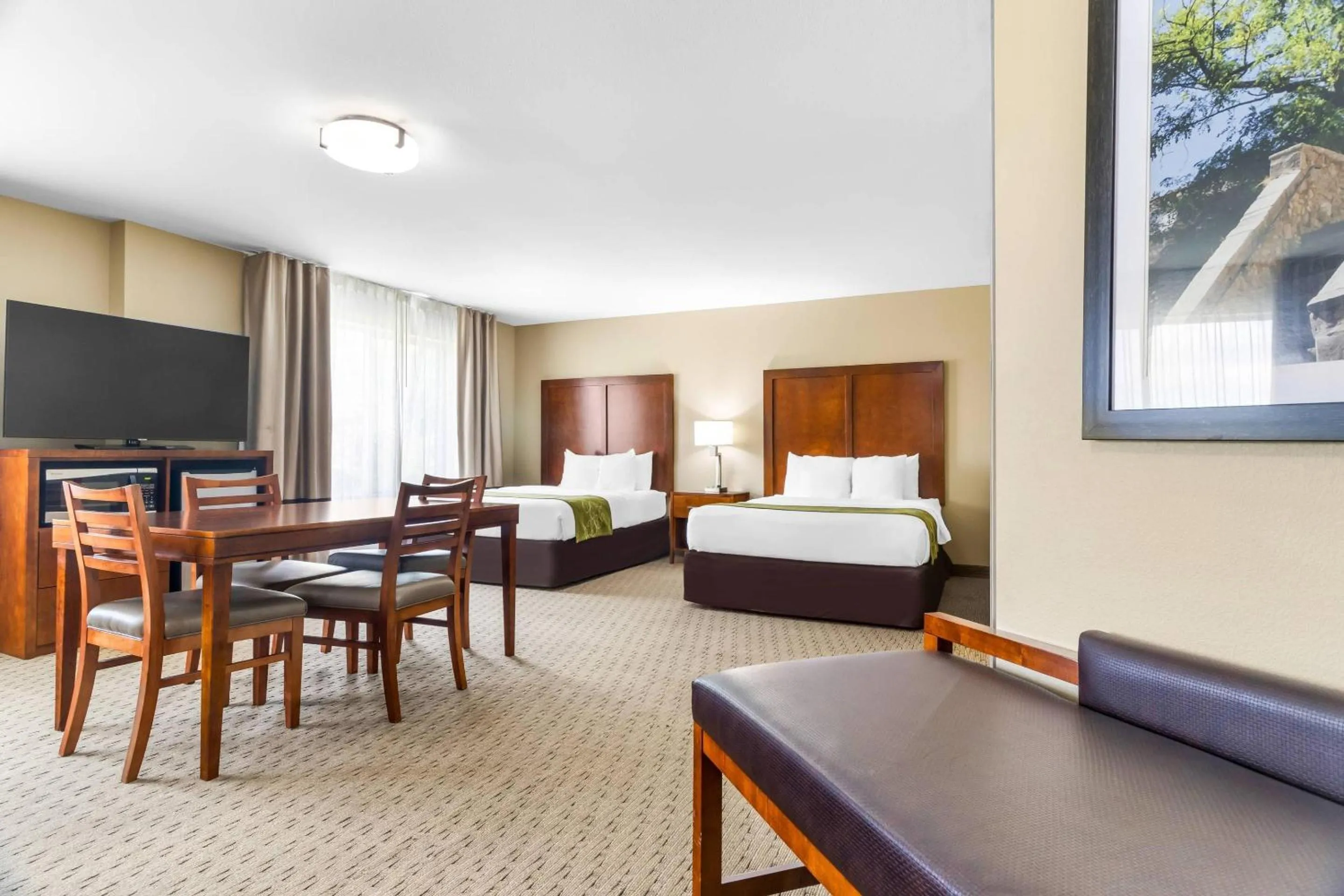 Bedroom, Bed in Comfort Suites