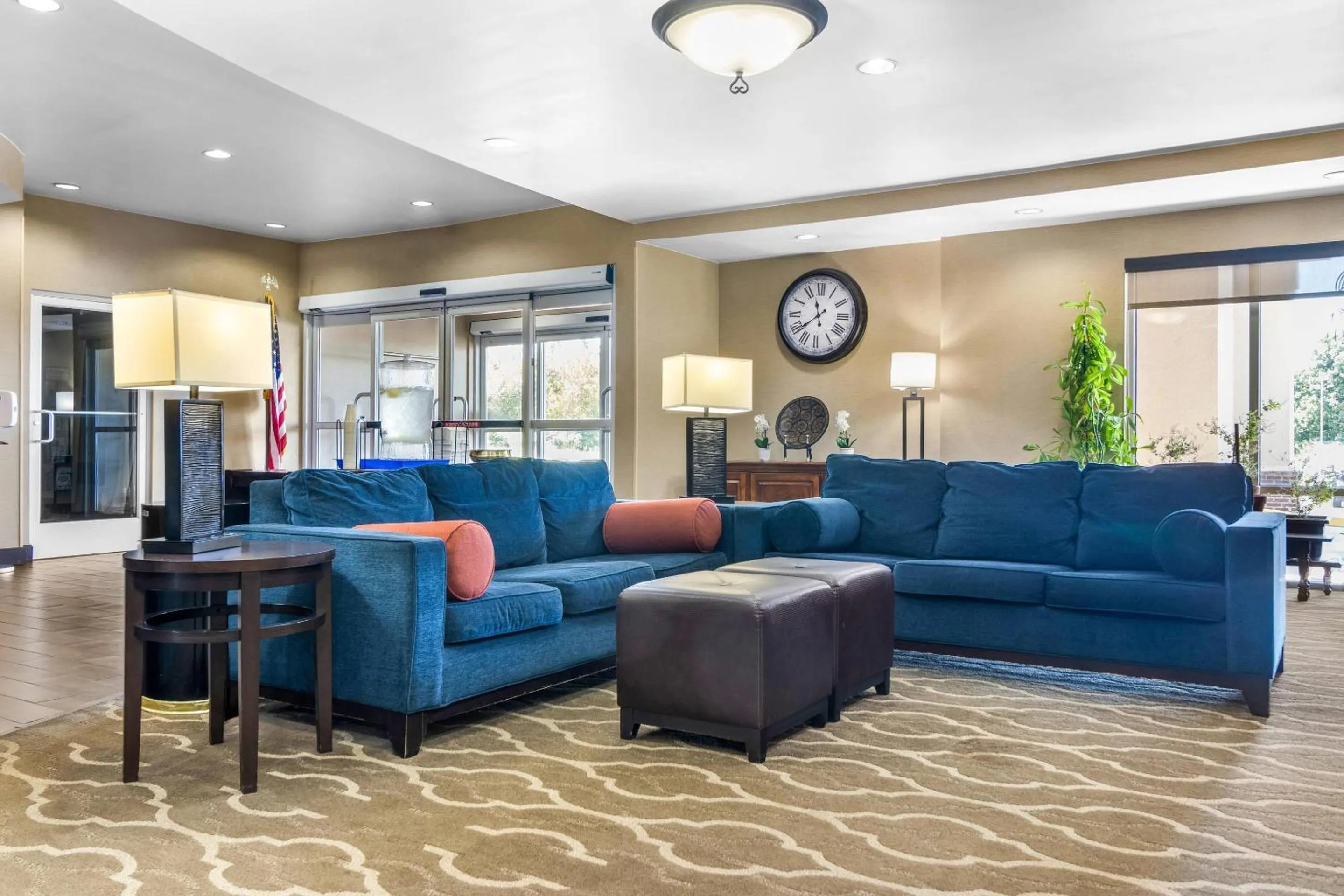 Lobby or reception in Comfort Suites