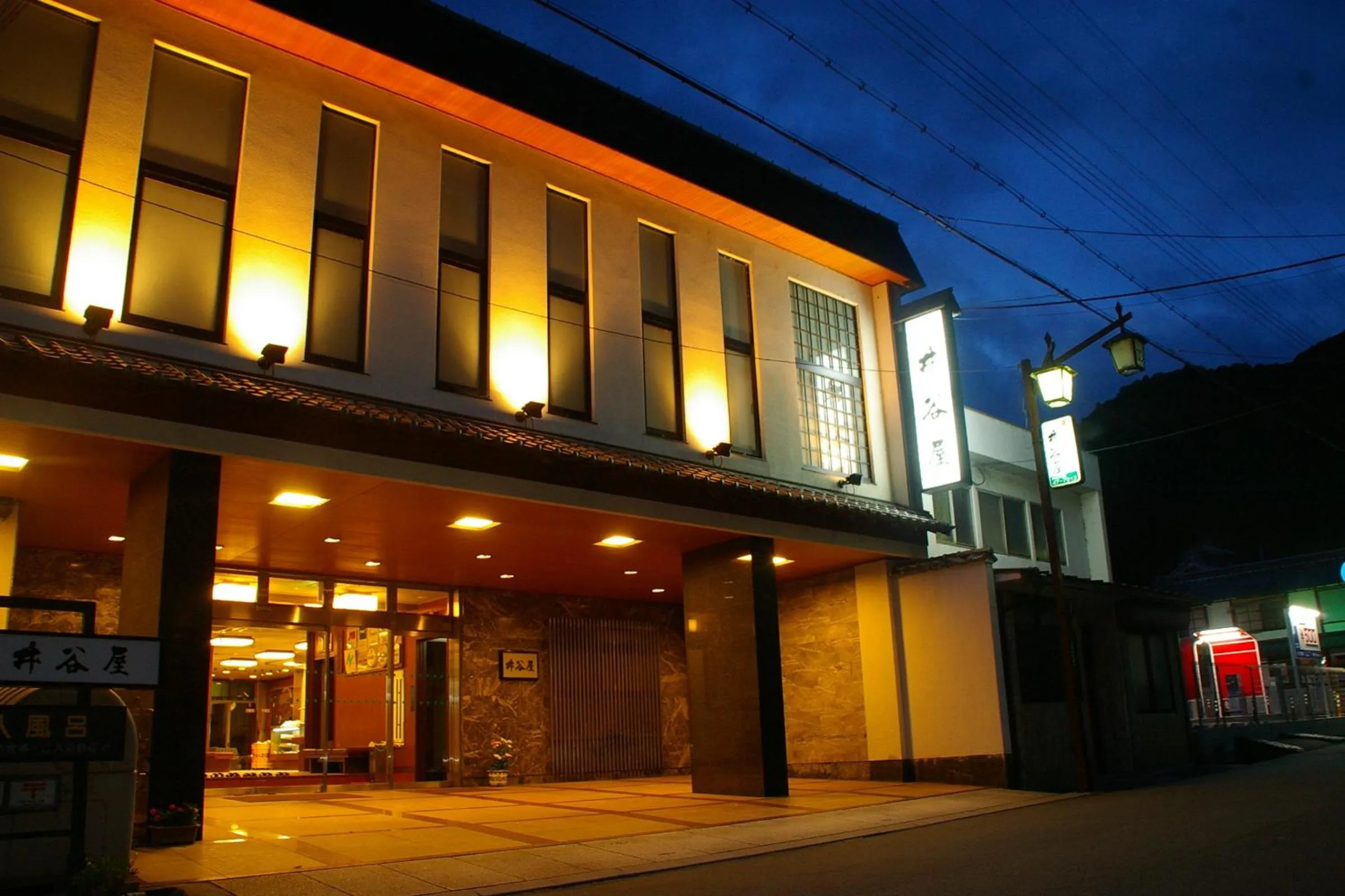 Facade/entrance in Itaniya