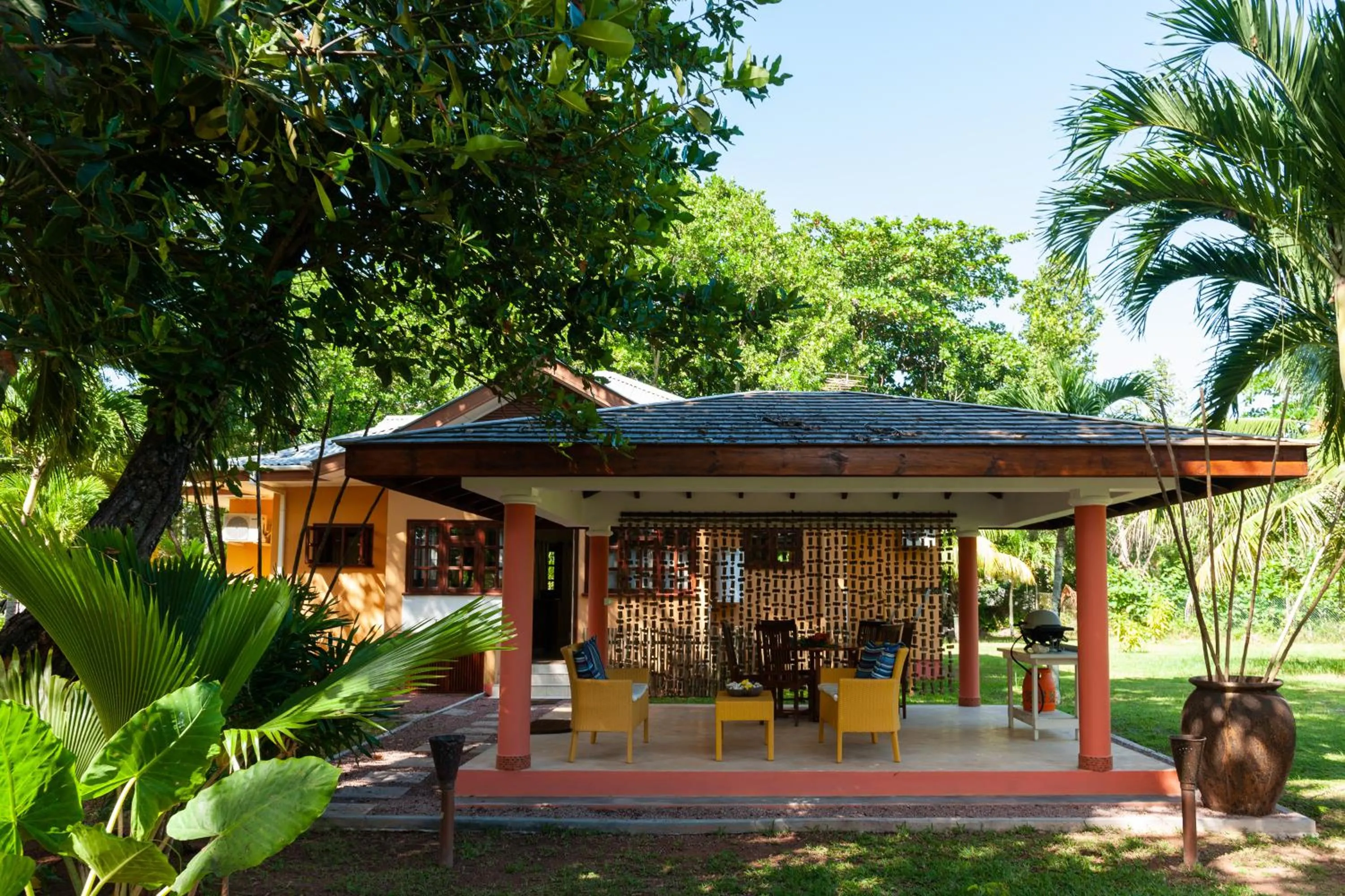 Villas des Alizes beachfront suites and garden villas