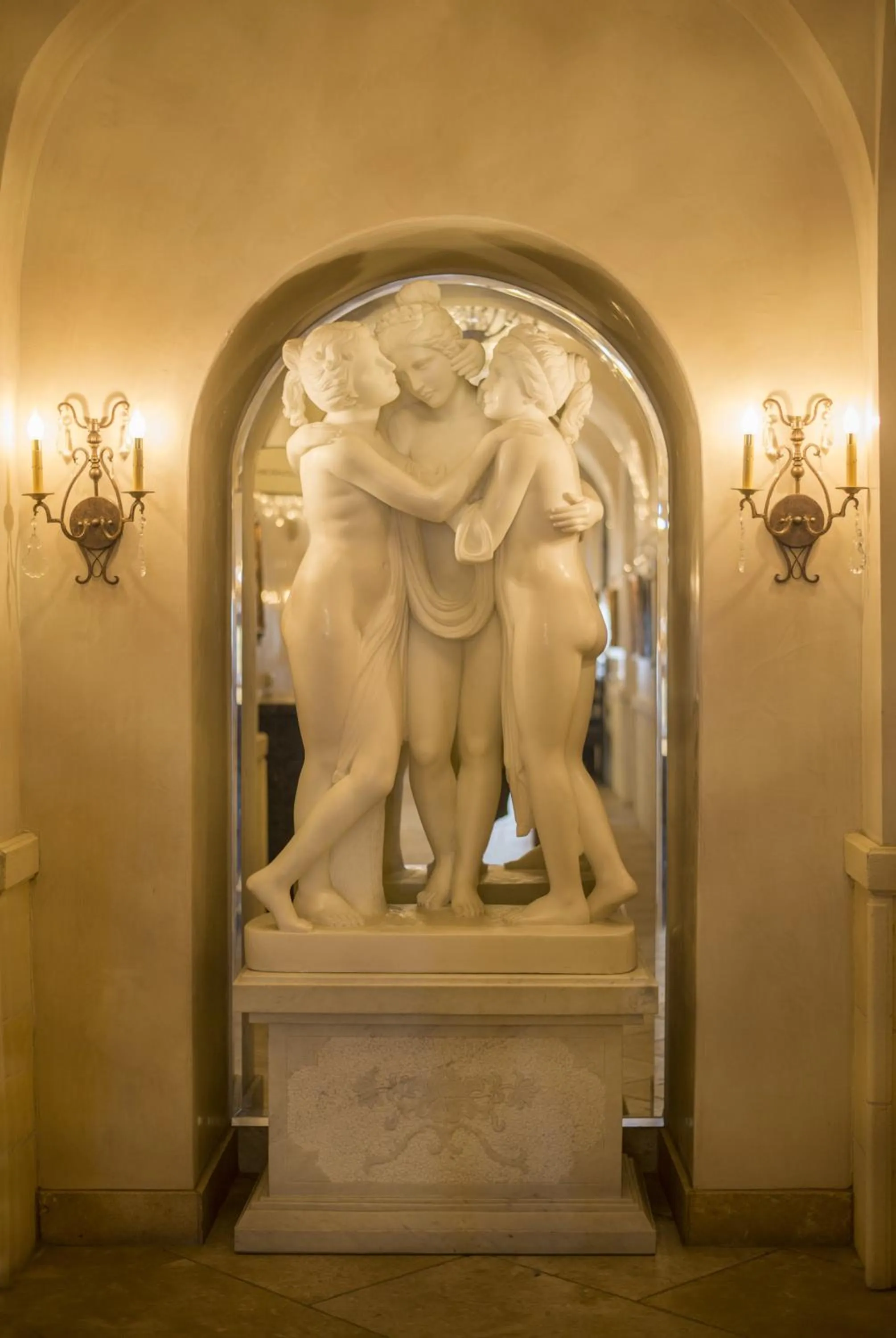 Decorative detail in Ayres Hotel Manhattan Beach