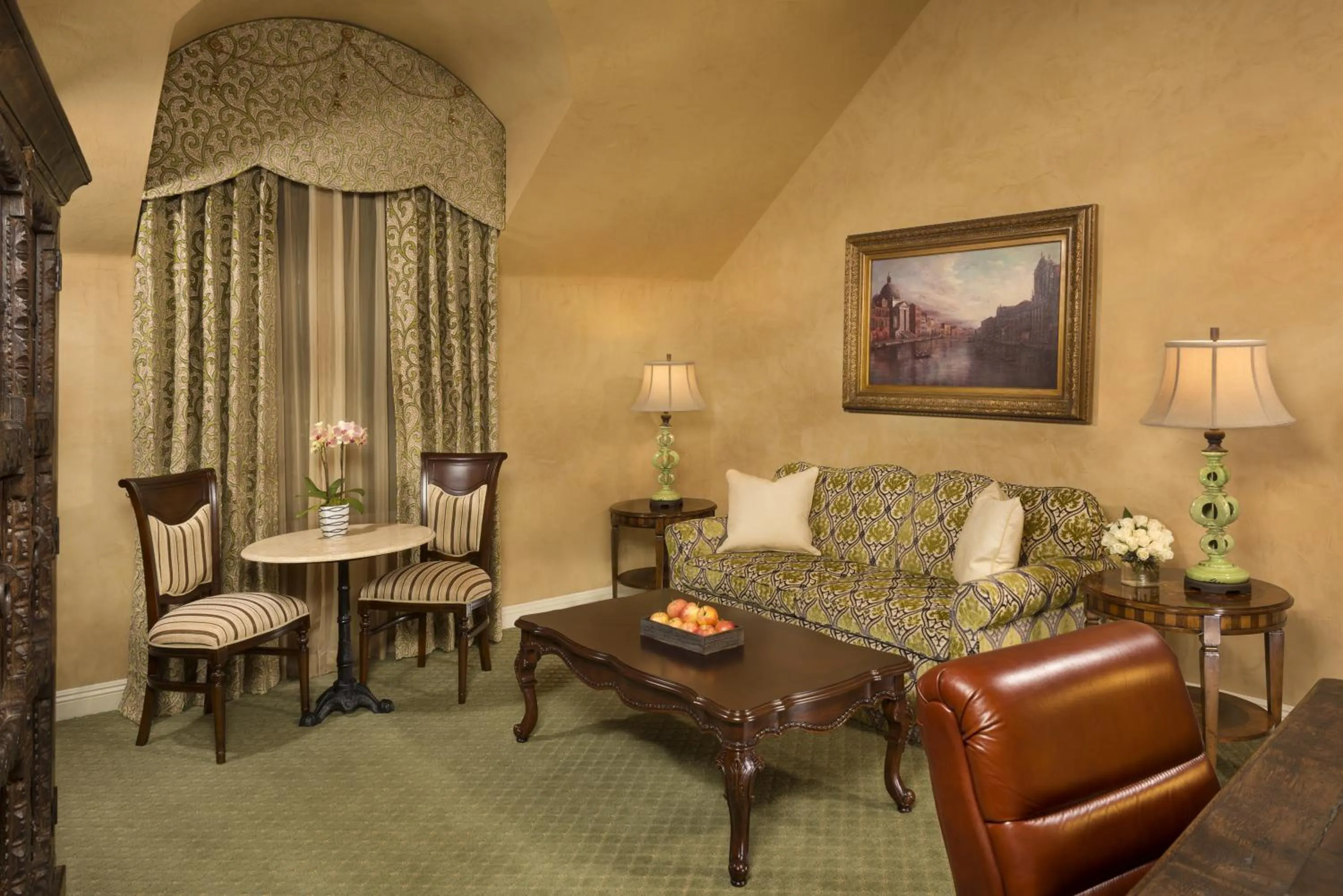 Living room in Ayres Hotel Manhattan Beach