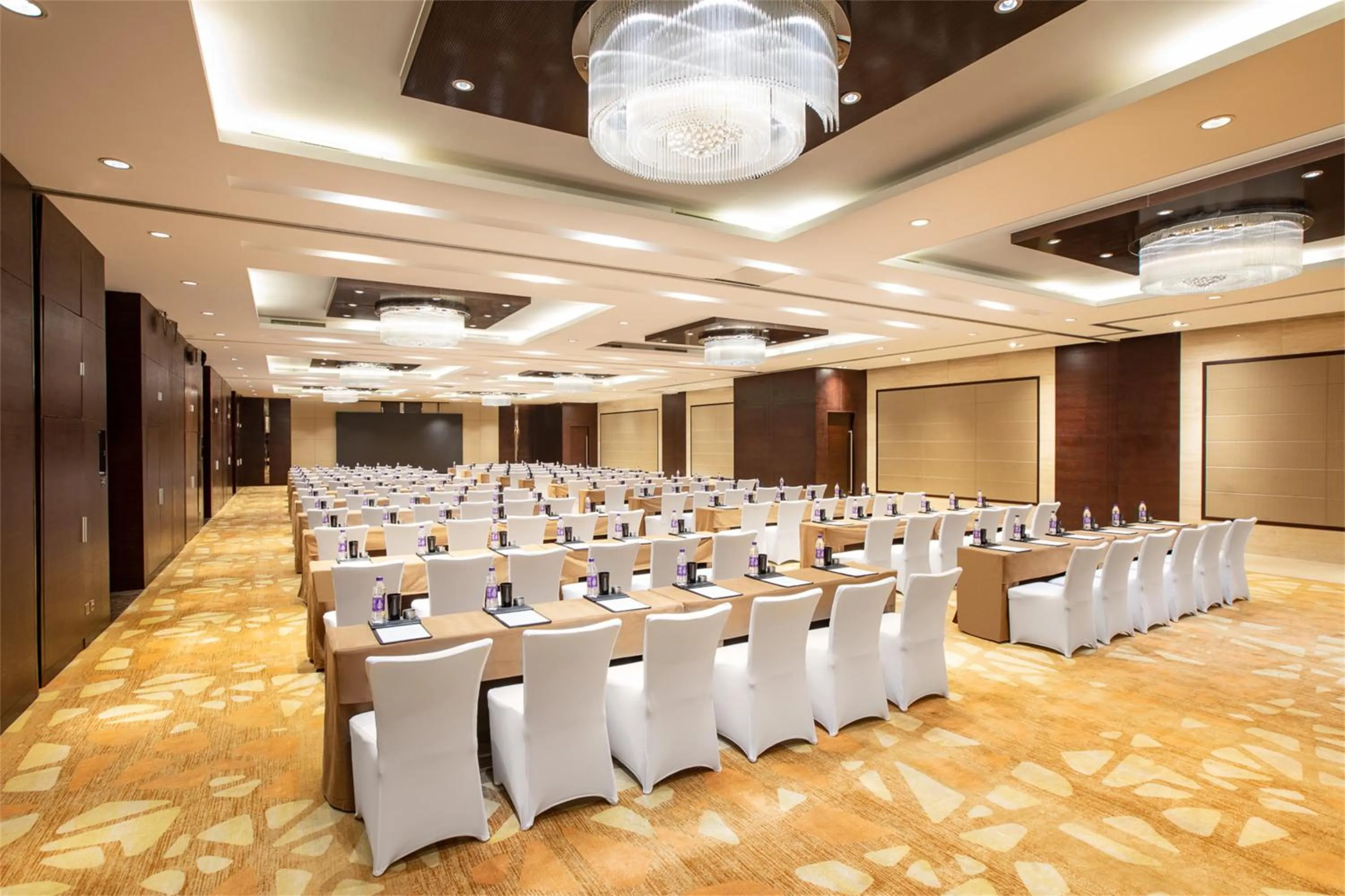 Meeting/conference room in InterContinental Beijing Beichen by IHG l Walking Distance to Bird's Nest & Water Cube & Metro Station l Interconnected with China National Convention Center l Award-winning Club Lounge with Mixologist l Direct Metro Line to Wangfujing