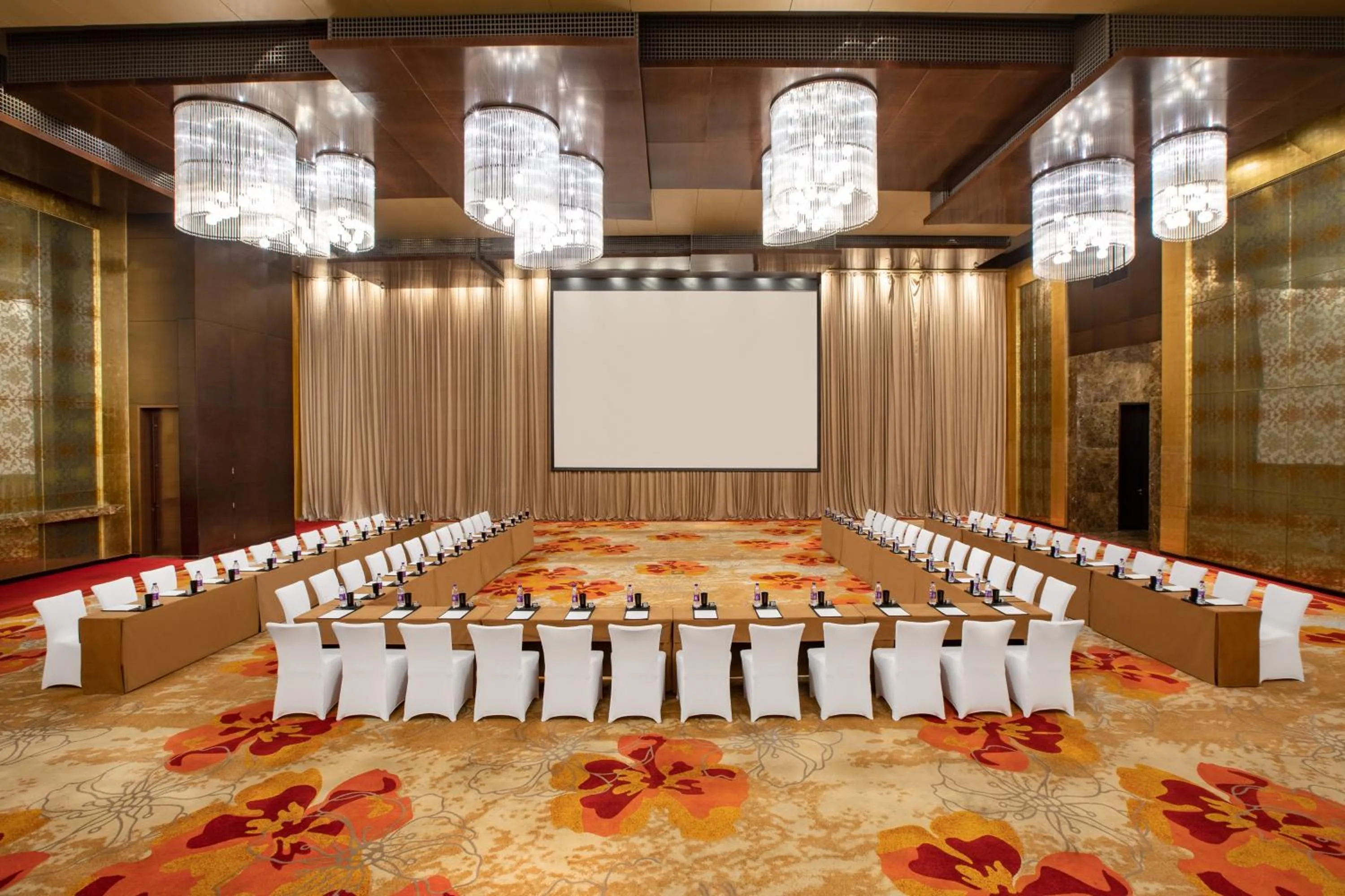 Banquet/Function facilities in InterContinental Beijing Beichen by IHG l Walking Distance to Bird's Nest & Water Cube & Metro Station l Interconnected with China National Convention Center l Award-winning Club Lounge with Mixologist l Direct Metro Line to Wangfujing