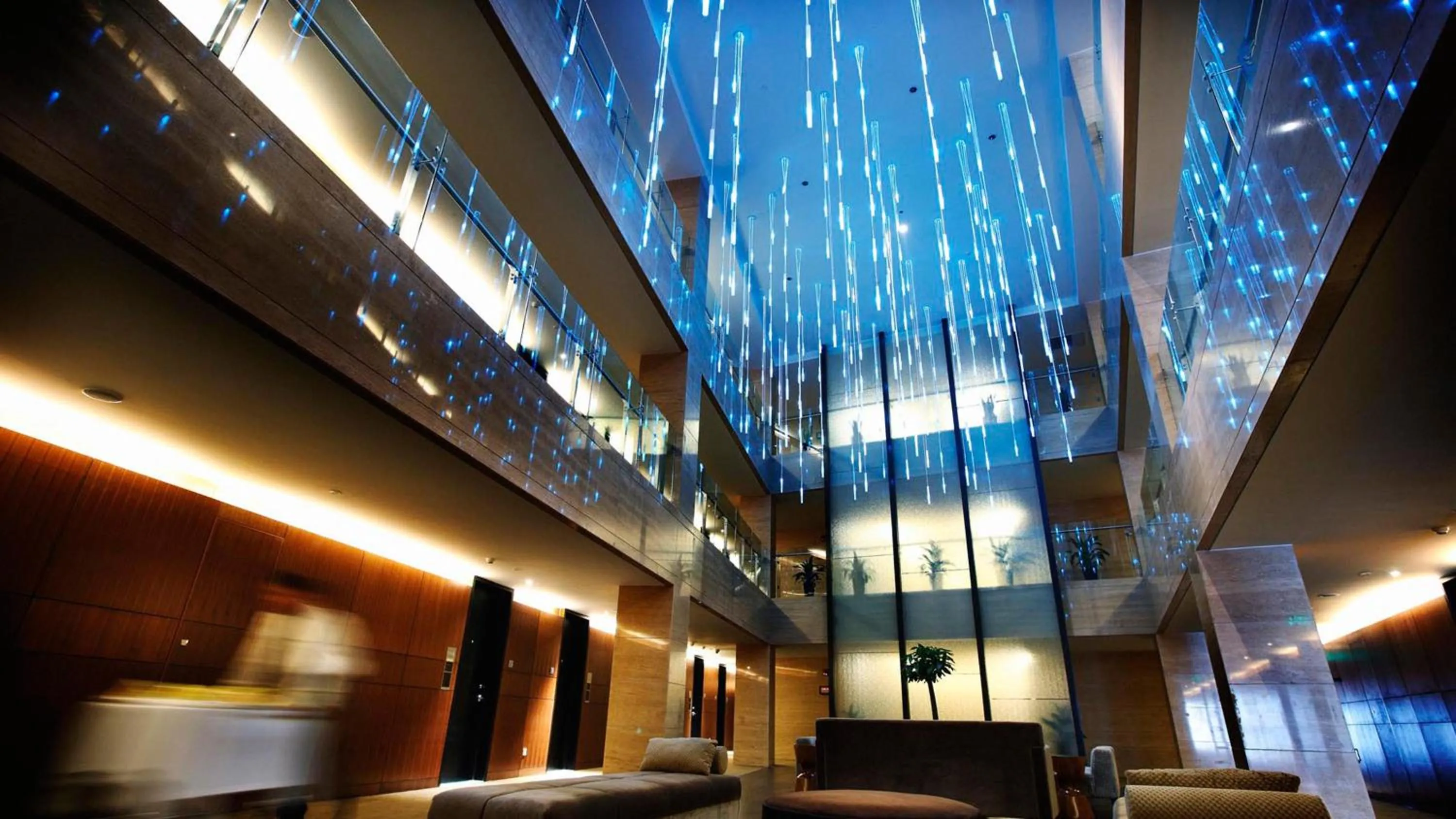 Property building in InterContinental Beijing Beichen by IHG l Walking Distance to Bird's Nest & Water Cube & Metro Station l Interconnected with China National Convention Center l Award-winning Club Lounge with Mixologist l Direct Metro Line to Wangfujing