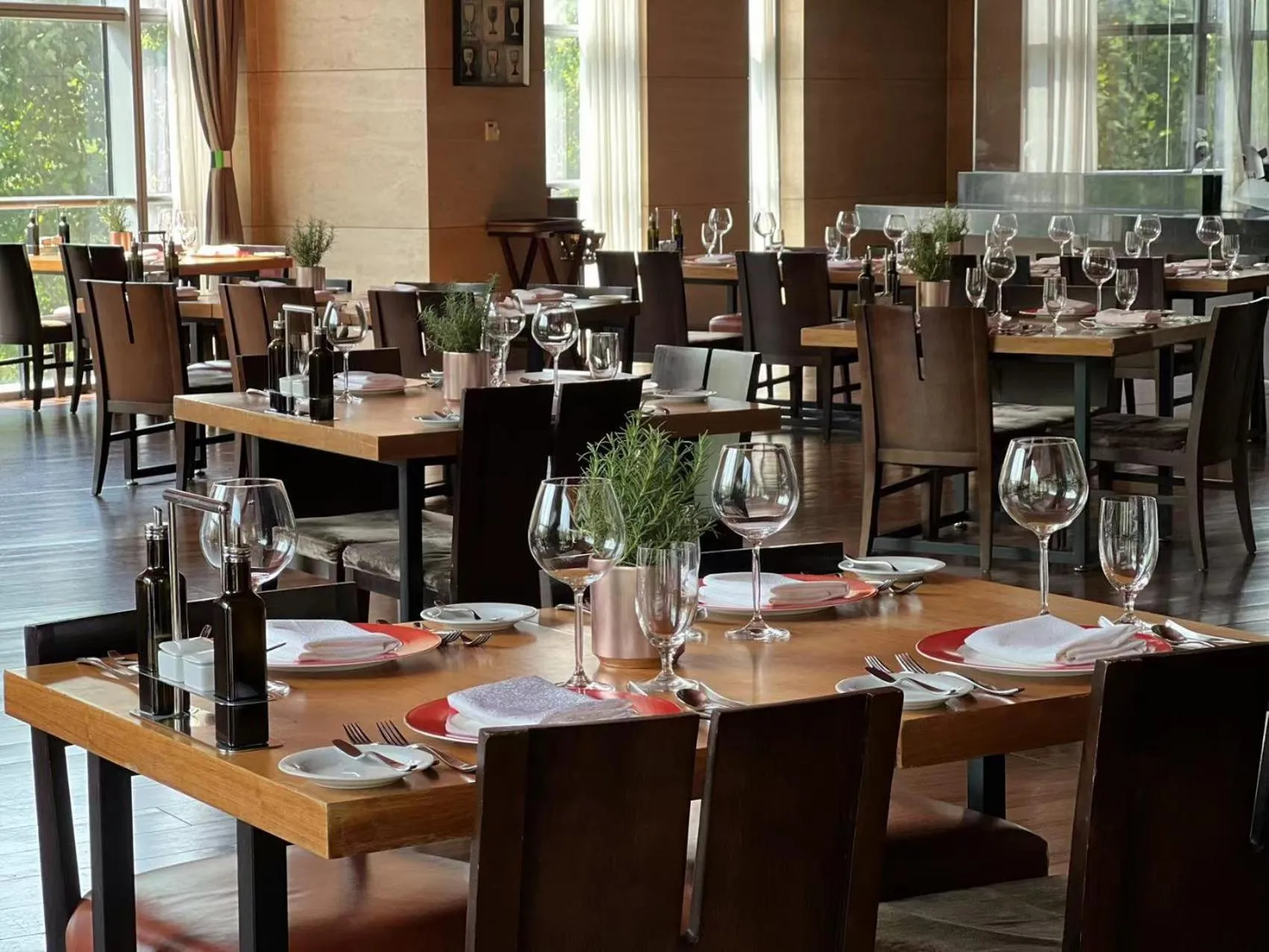 Restaurant/places to eat in InterContinental Beijing Beichen by IHG l Walking Distance to Bird's Nest & Water Cube & Metro Station l Interconnected with China National Convention Center l Award-winning Club Lounge with Mixologist l Direct Metro Line to Wangfujing