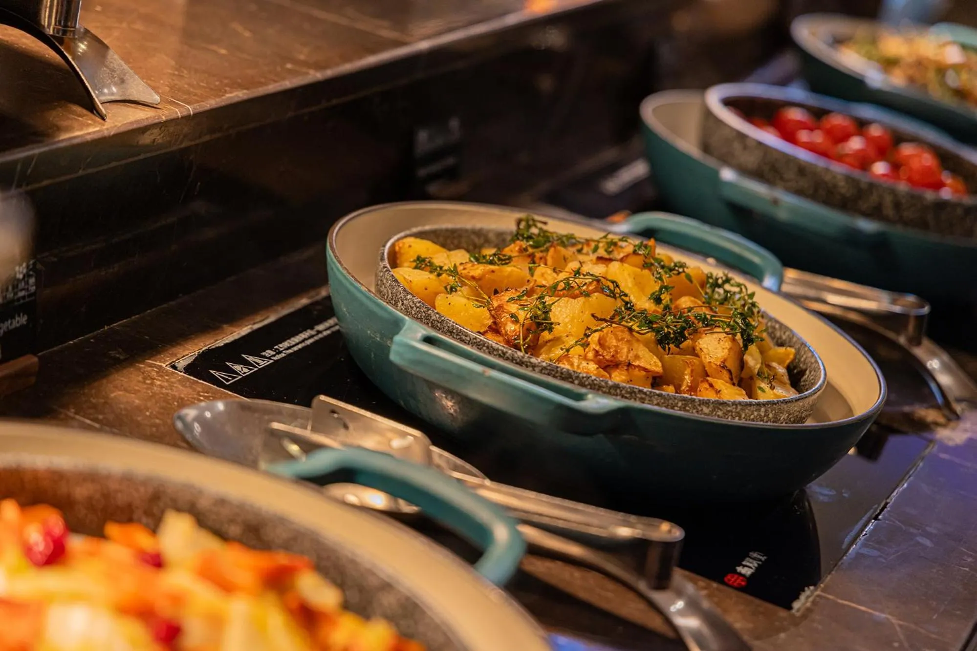 Restaurant/places to eat in InterContinental Beijing Beichen by IHG l Walking Distance to Bird's Nest & Water Cube & Metro Station l Interconnected with China National Convention Center l Award-winning Club Lounge with Mixologist l Direct Metro Line to Wangfujing