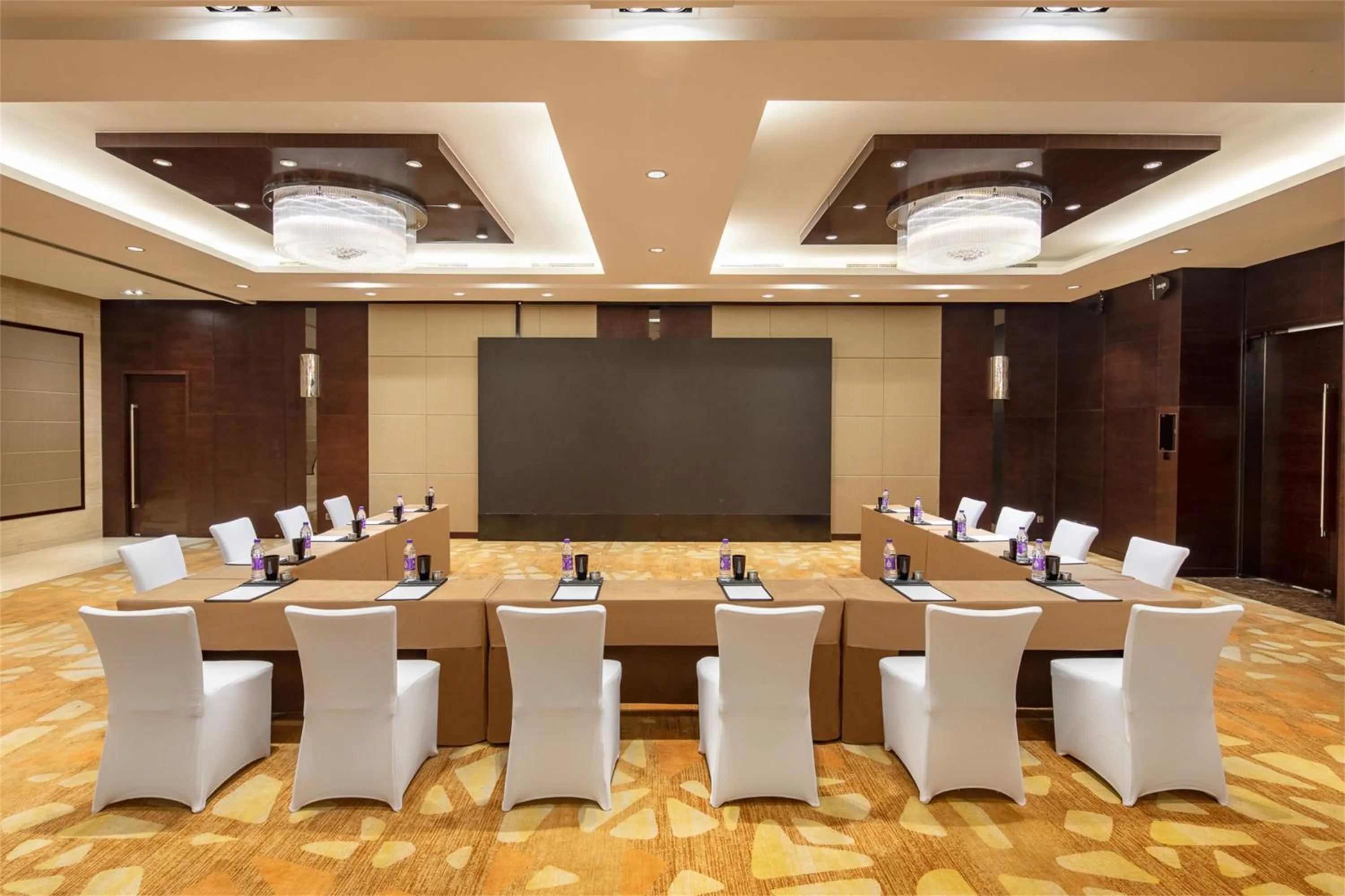 Meeting/conference room in InterContinental Beijing Beichen by IHG l Walking Distance to Bird's Nest & Water Cube & Metro Station l Interconnected with China National Convention Center l Award-winning Club Lounge with Mixologist l Direct Metro Line to Wangfujing