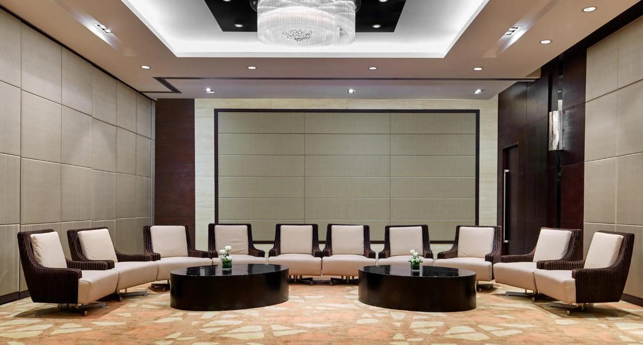 Meeting/conference room in InterContinental Beijing Beichen by IHG l Walking Distance to Bird's Nest & Water Cube & Metro Station l Interconnected with China National Convention Center l Award-winning Club Lounge with Mixologist l Direct Metro Line to Wangfujing