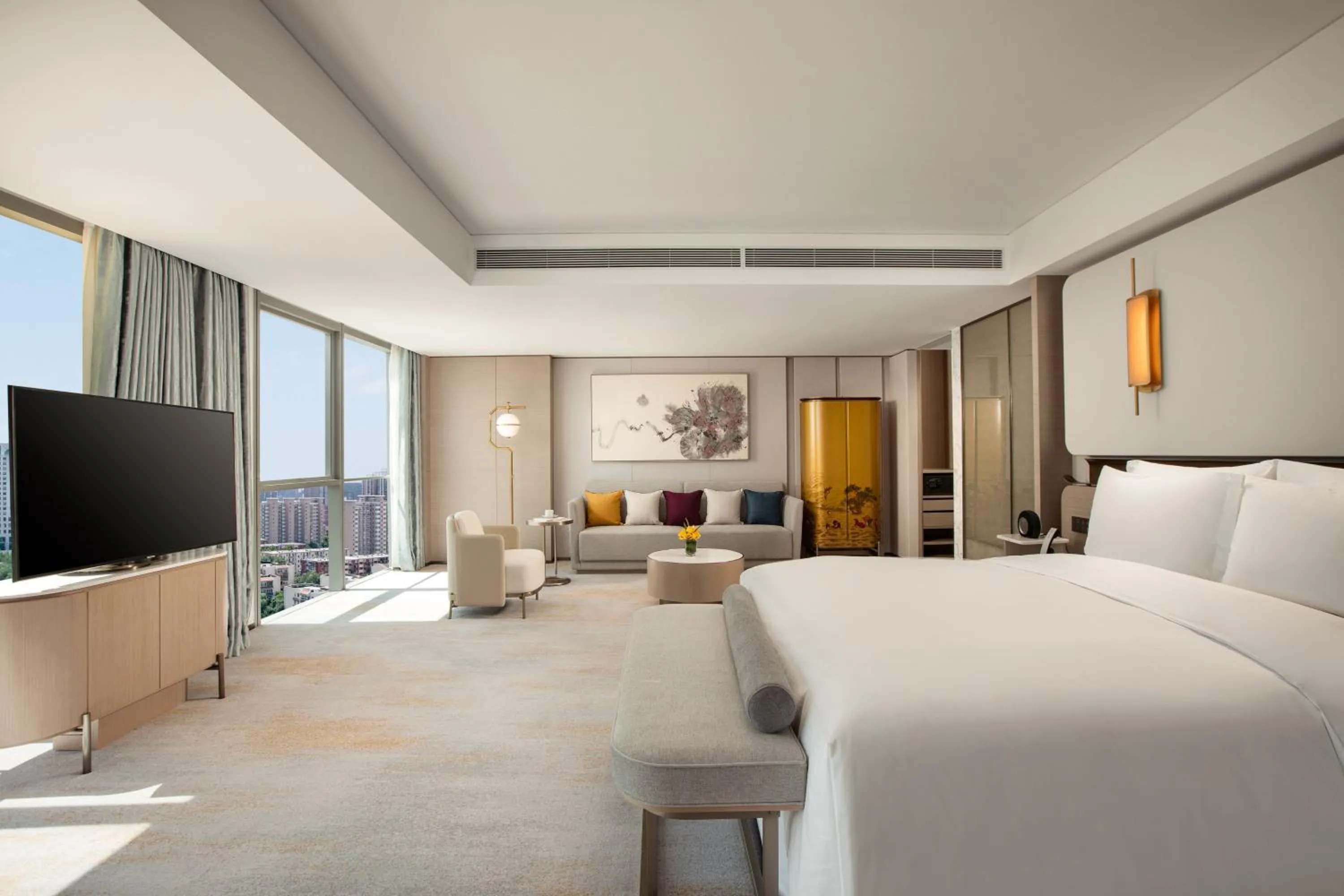 Photo of the whole room, Bed in InterContinental Beijing Beichen by IHG l Walking Distance to Bird's Nest & Water Cube & Metro Station l Interconnected with China National Convention Center l Award-winning Club Lounge with Mixologist l Direct Metro Line to Wangfujing