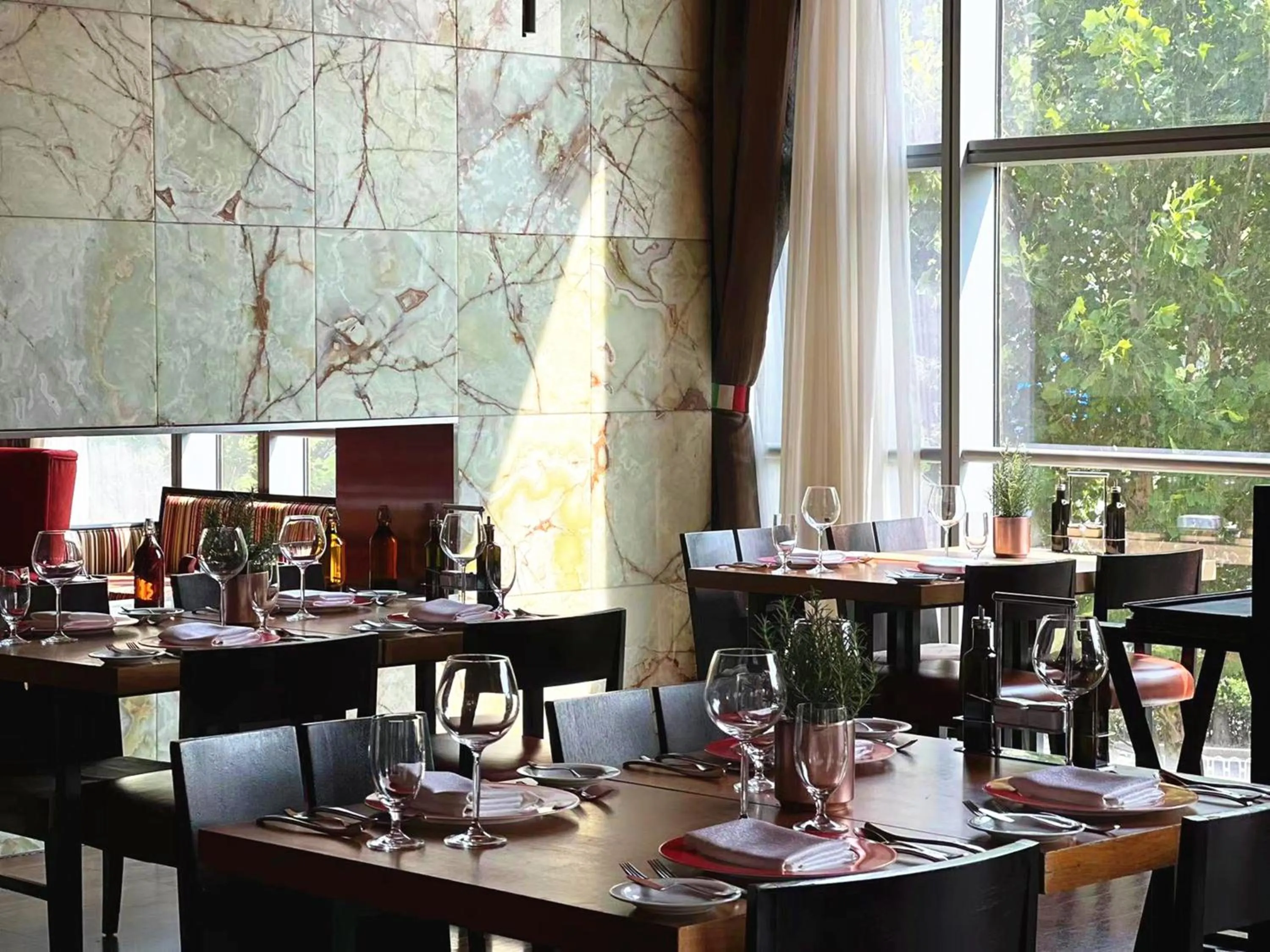 Restaurant/places to eat in InterContinental Beijing Beichen by IHG l Walking Distance to Bird's Nest & Water Cube & Metro Station l Interconnected with China National Convention Center l Award-winning Club Lounge with Mixologist l Direct Metro Line to Wangfujing