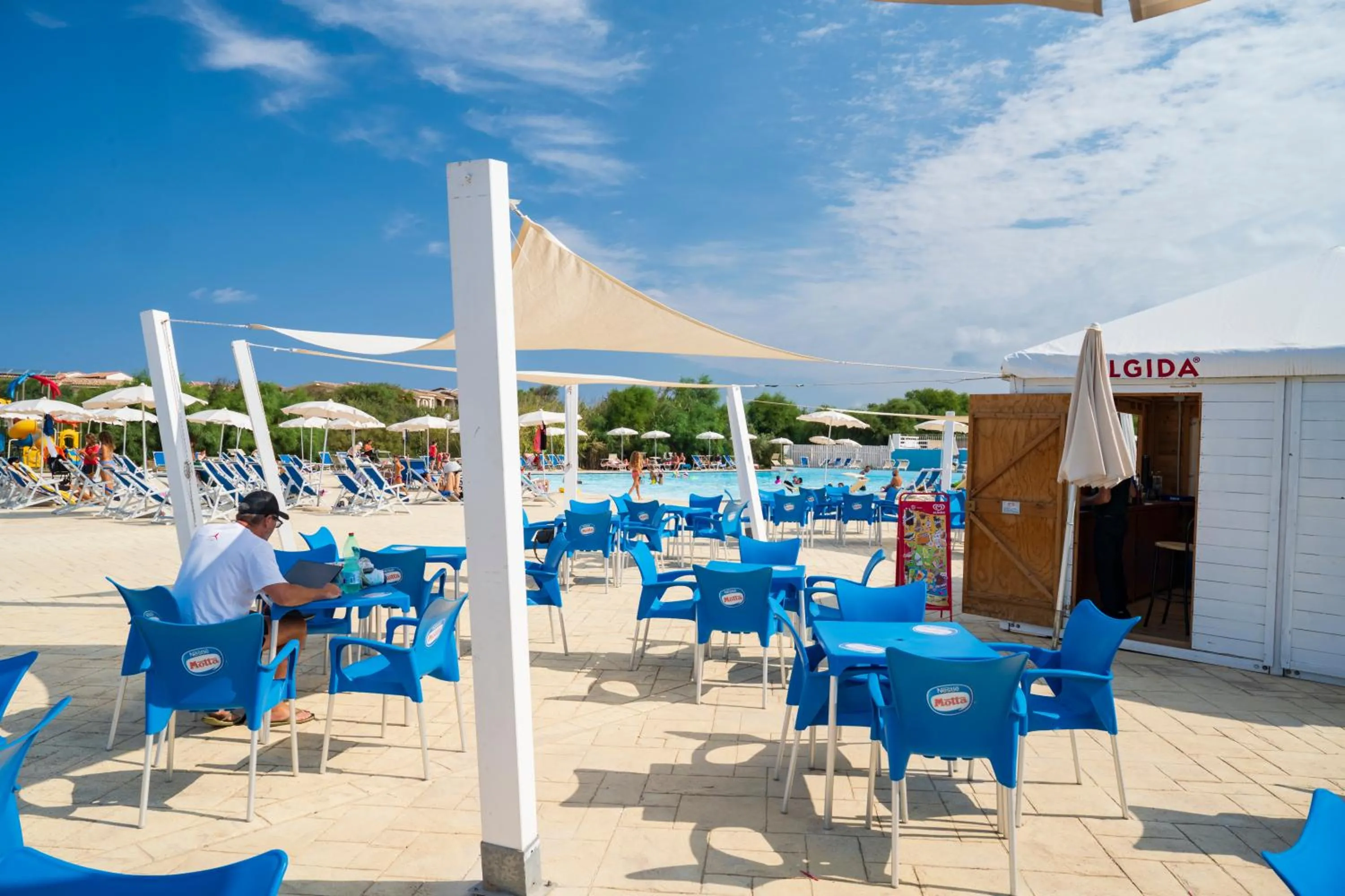 Restaurant/places to eat in Mimose Beach Village
