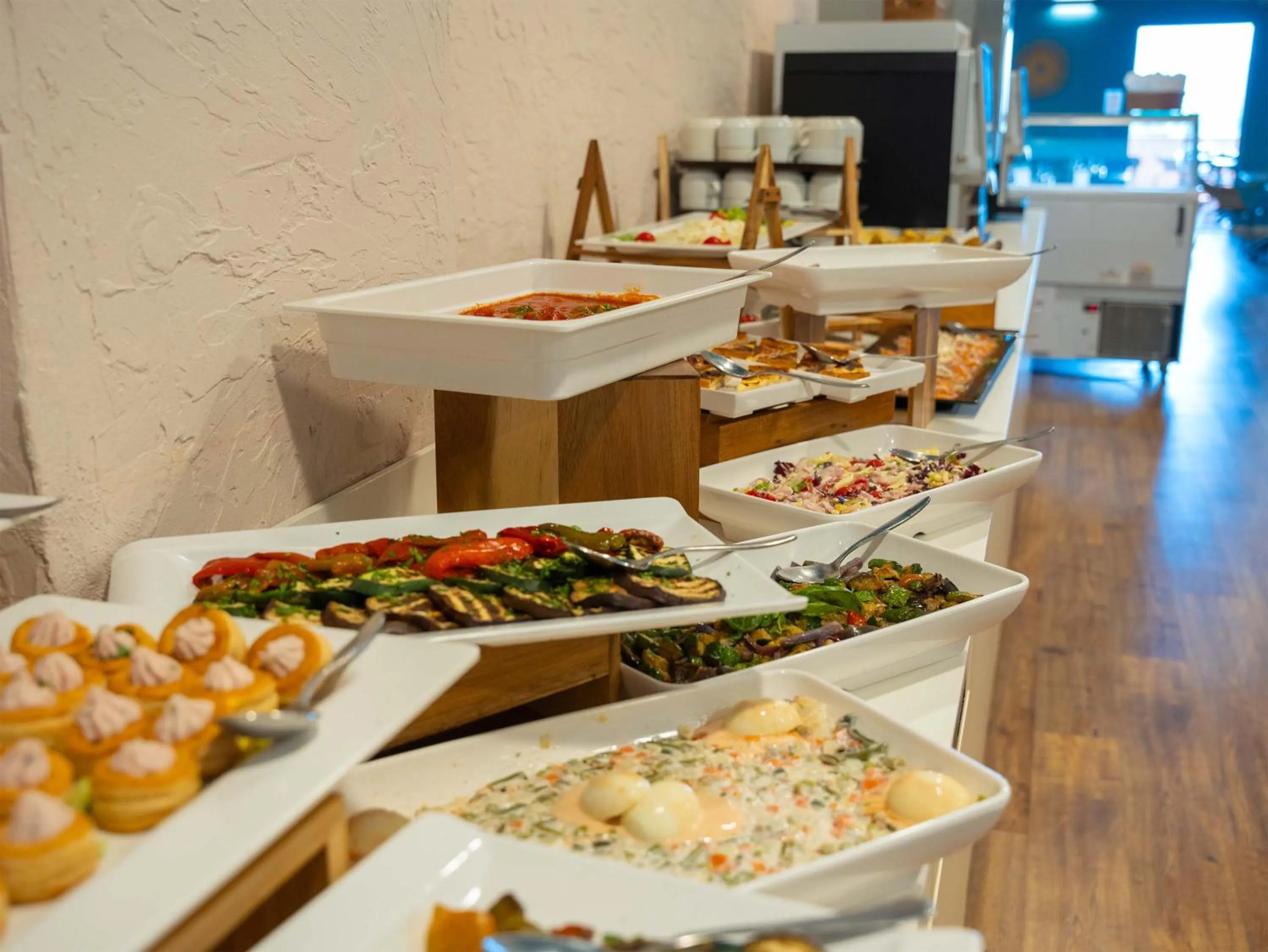 Restaurant/places to eat in Mimose Beach Village