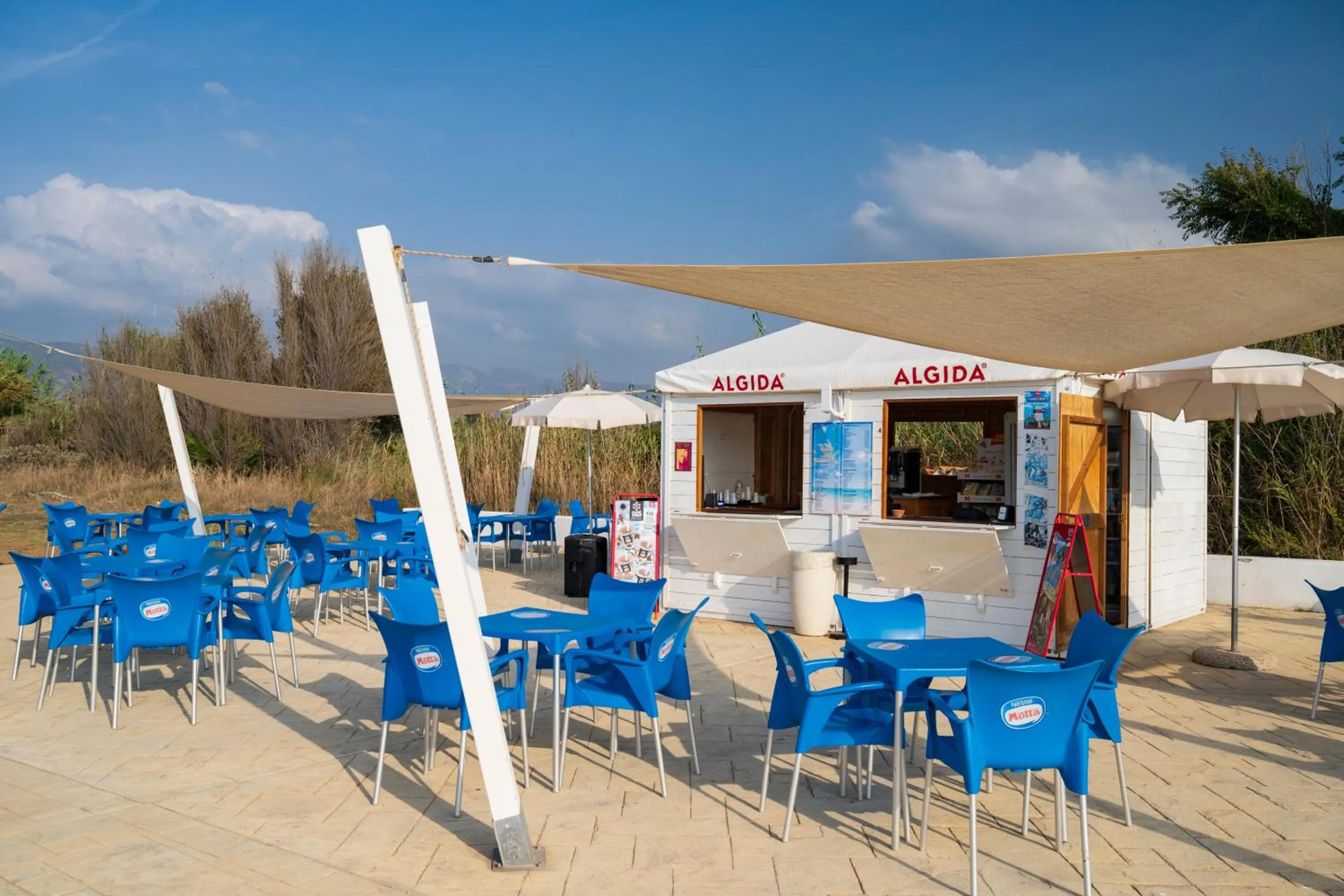 Restaurant/places to eat in Mimose Beach Village
