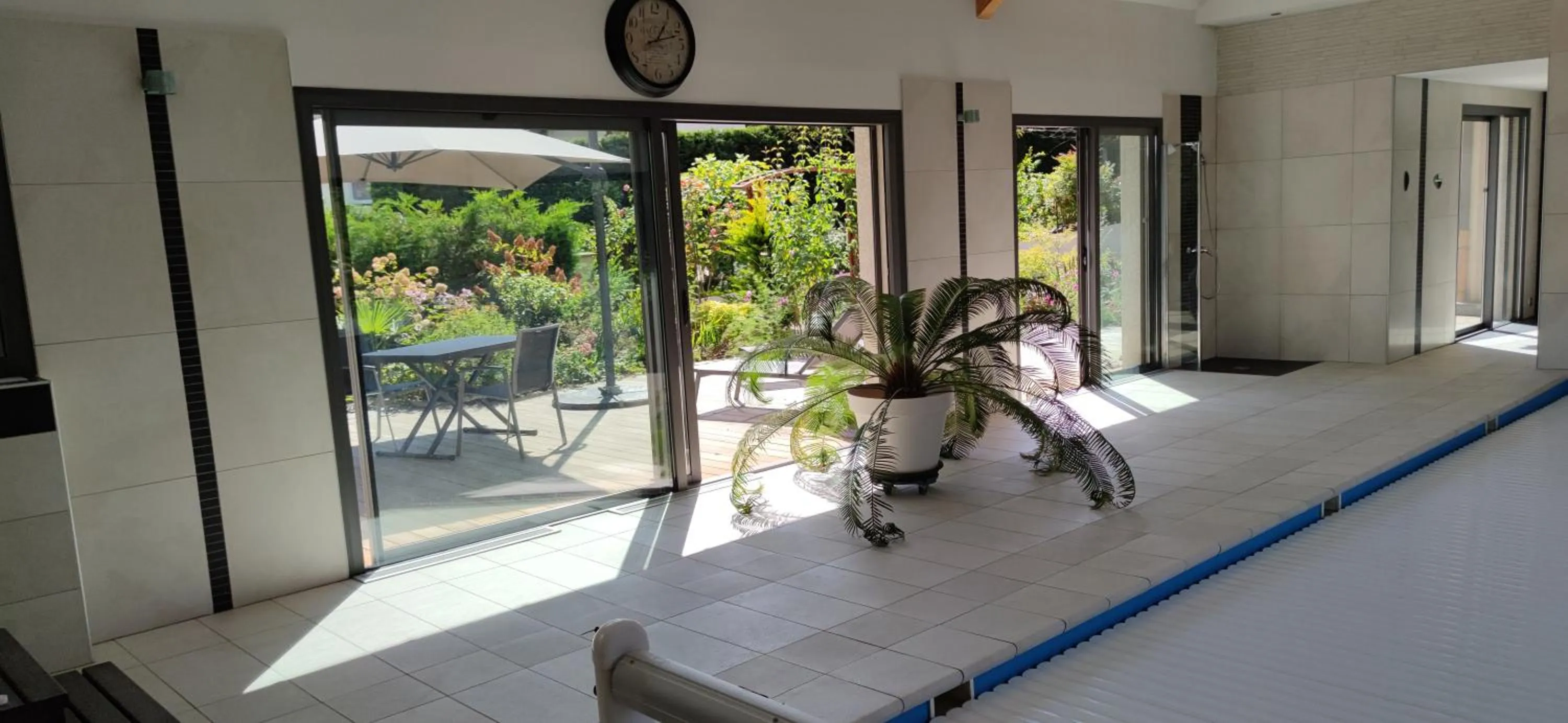 Swimming pool in Comme une évidence