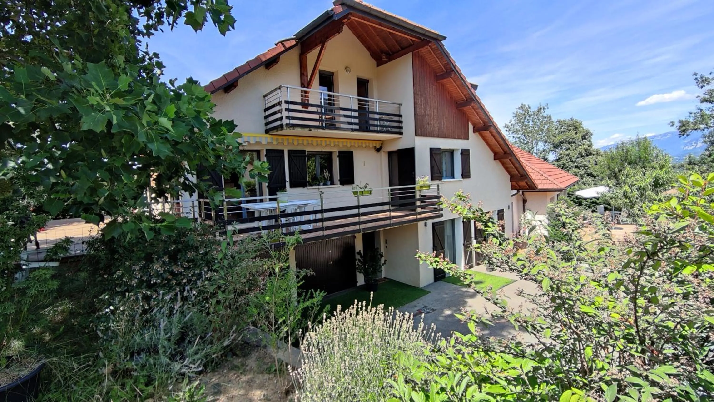 View (from property/room) in Comme une évidence