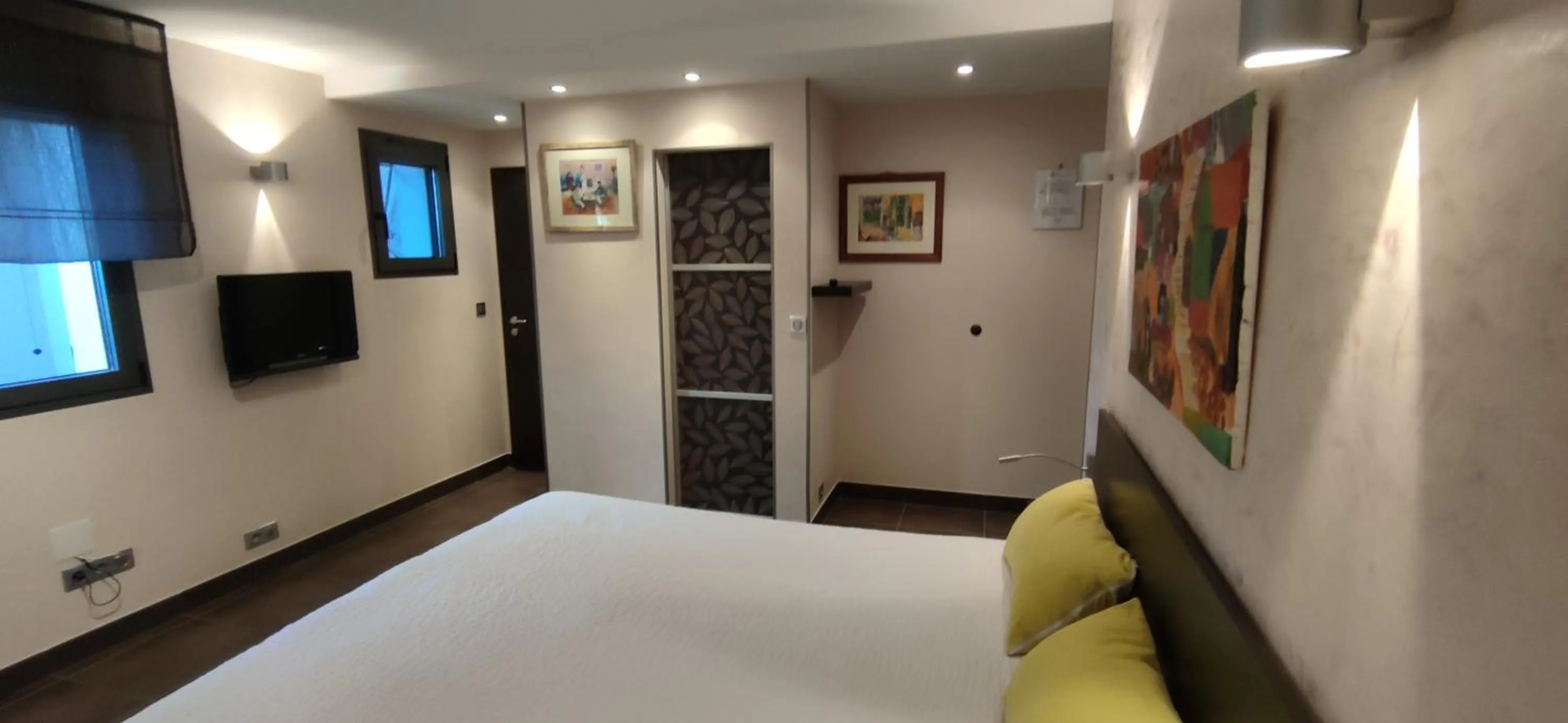 Photo of the whole room, Bed in Comme une évidence