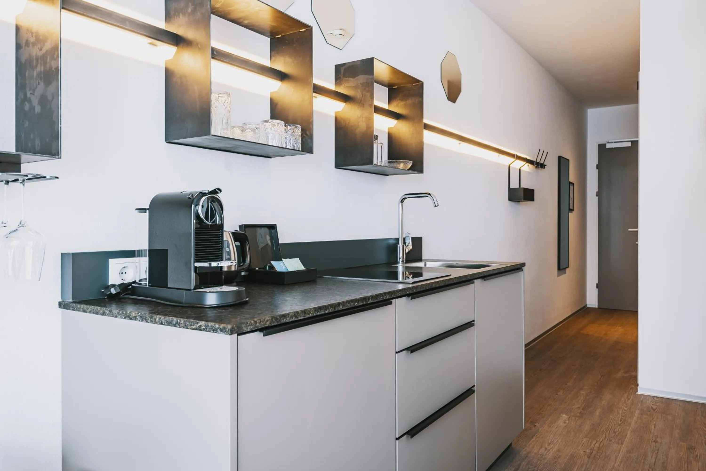 Coffee/tea facilities in Nikolaus by AvenidA Panoramic Wellness Suites