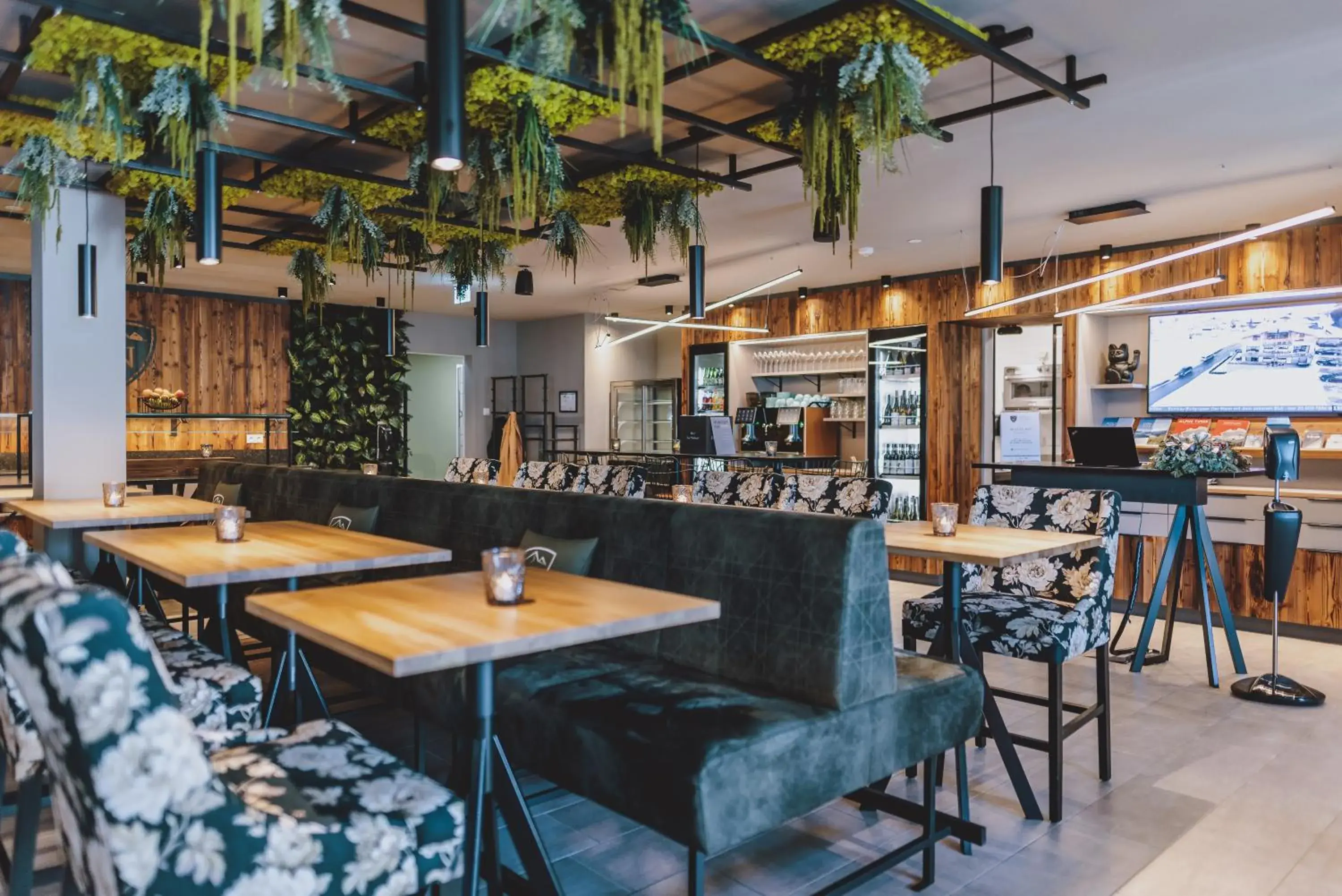 Lobby or reception in Nikolaus by AvenidA Panoramic Wellness Suites Lobby or reception in Nikolaus by AvenidA Panoramic Wellness Suites