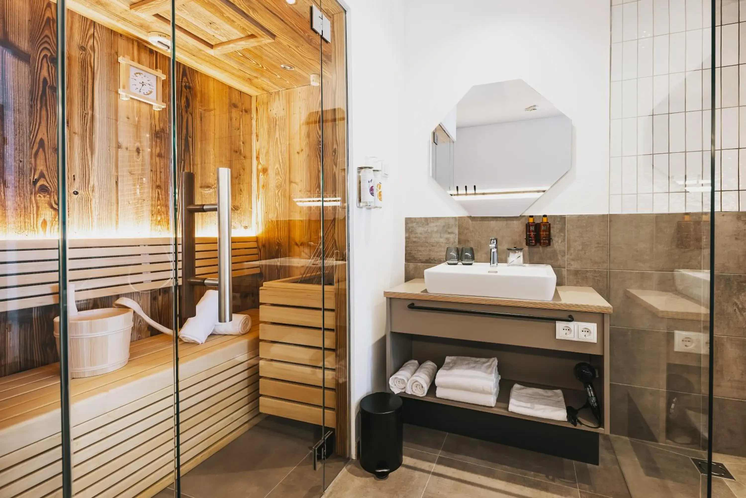 Superior Doubleroom with Sauna in Nikolaus by AvenidA Panoramic Wellness Suites Superior Doubleroom with Sauna in Nikolaus by AvenidA Panoramic Wellness Suites