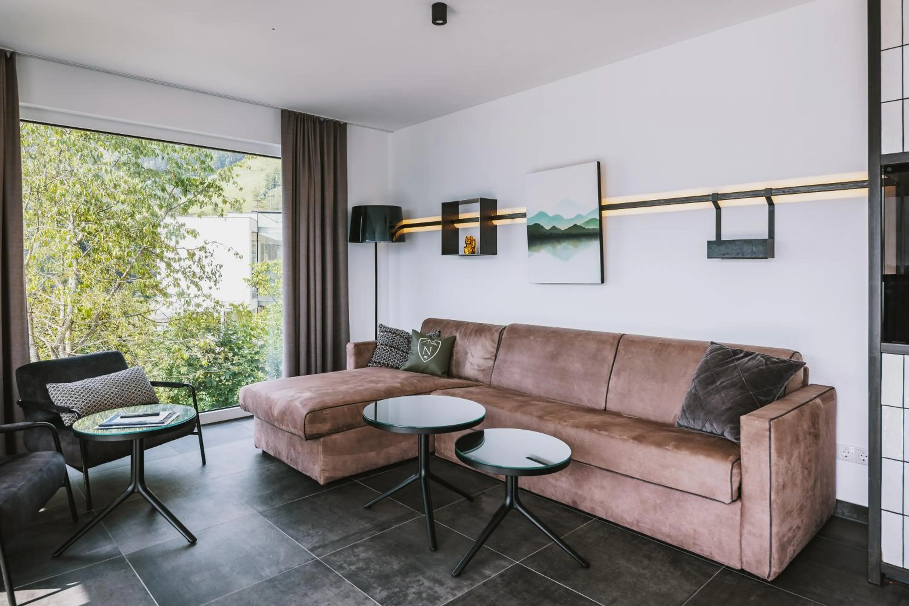 Living room in Nikolaus by AvenidA Panoramic Wellness Suites