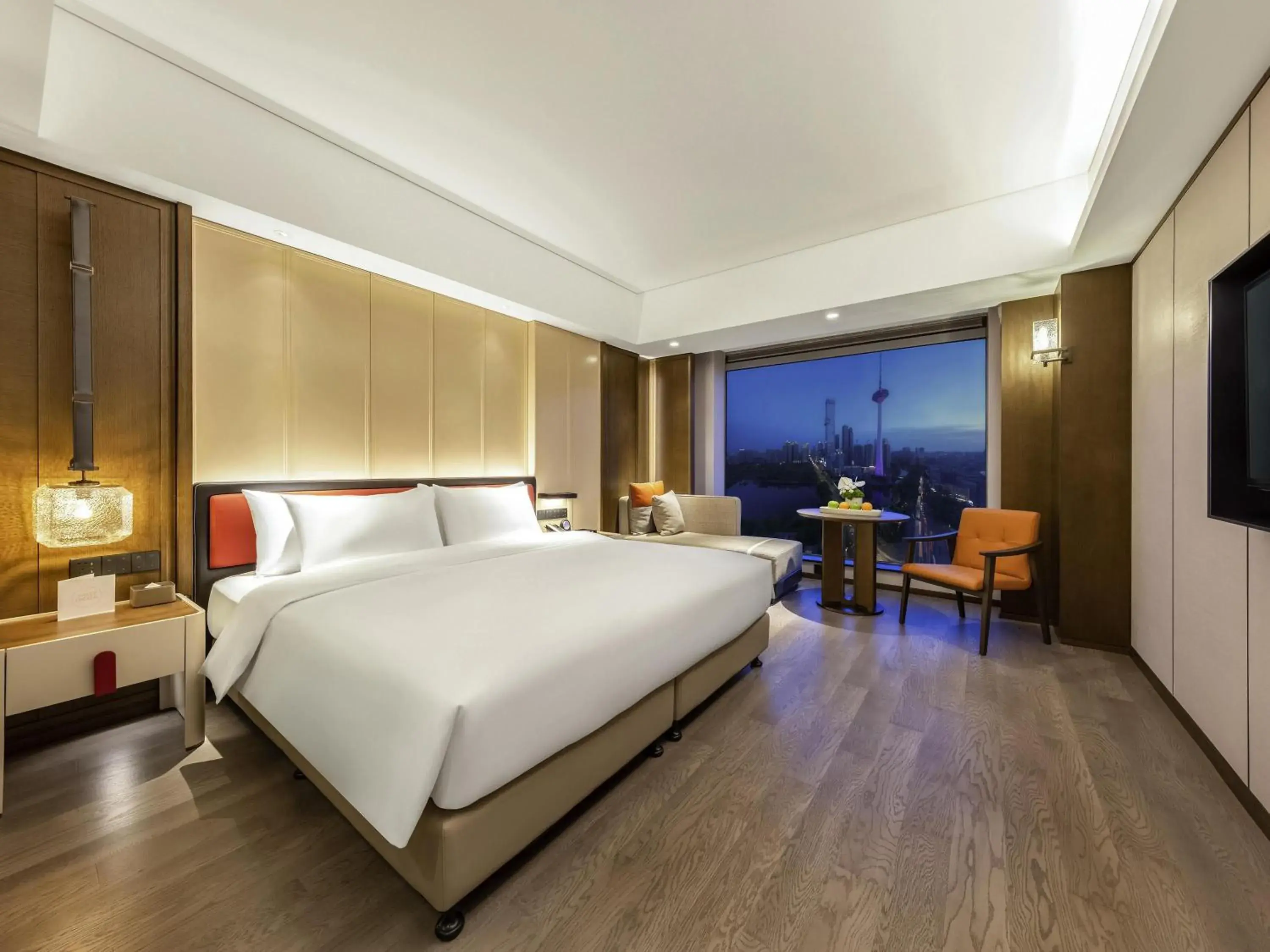 Swiss Advantage King Room with Lake and City Views in Swissôtel Shenyang Swiss Advantage King Room with Lake and City Views in Swissôtel Shenyang