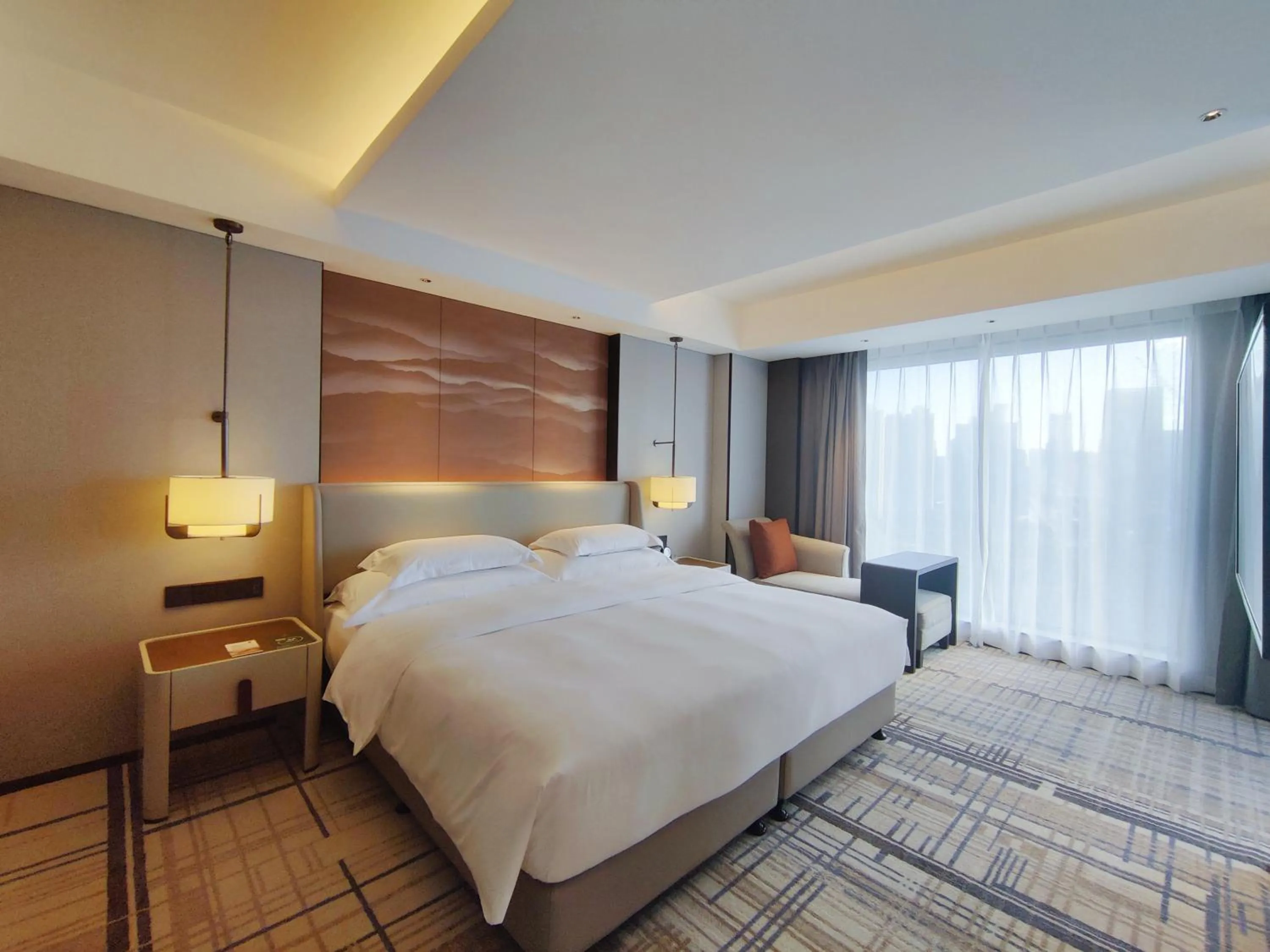 Photo of the whole room, Bed in Swissôtel Shenyang