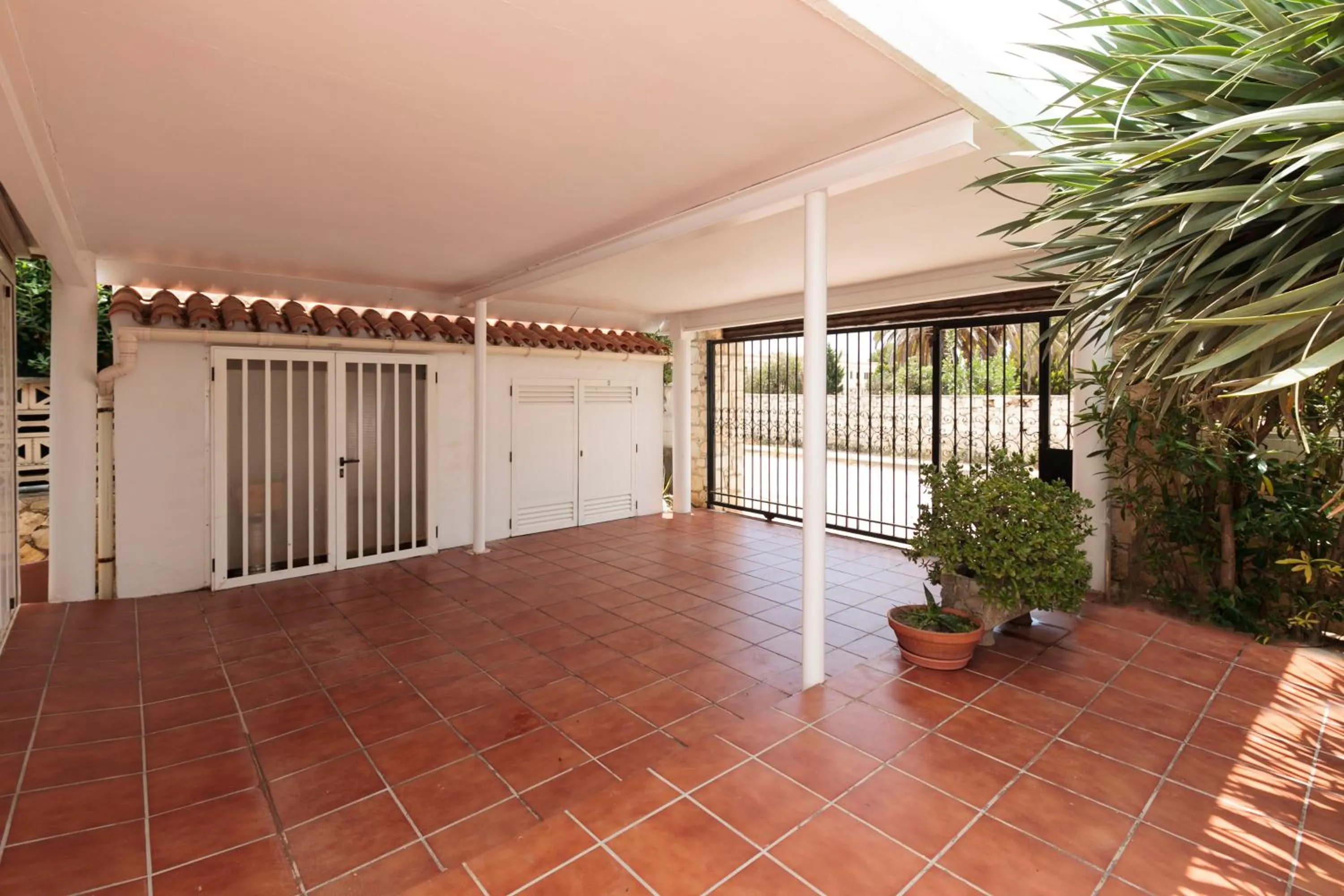 Facade/entrance in Villa Charlie