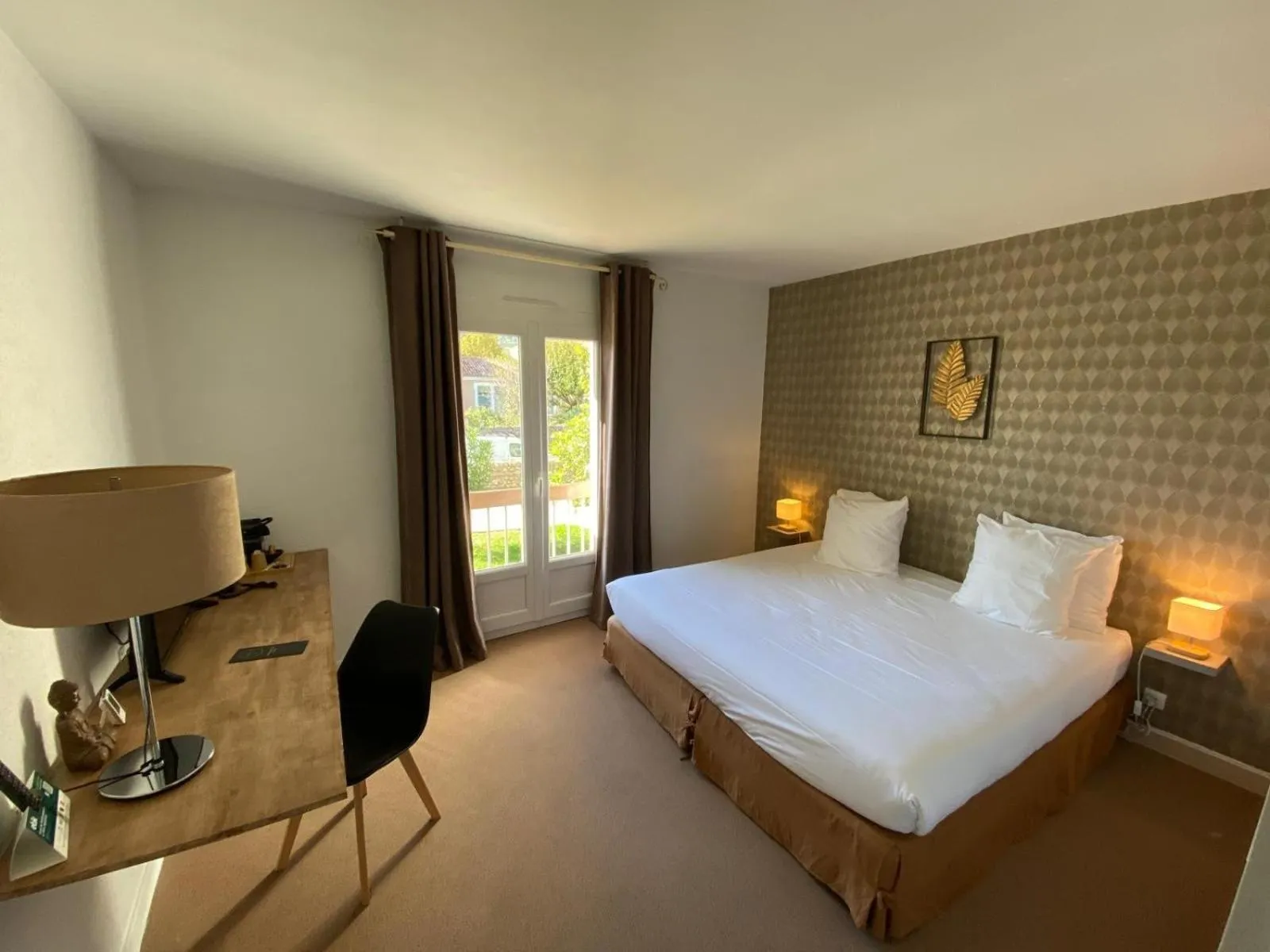 Bedroom, Bed in Logis Hôtel Médiéval, Montélimar Nord