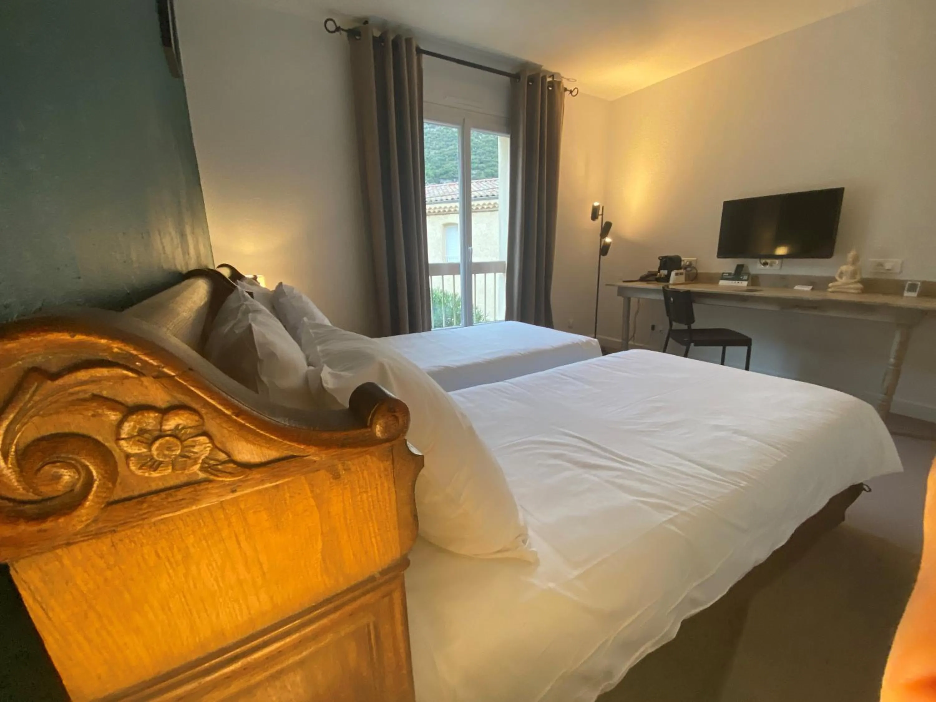 Bedroom, Bed in Logis Hôtel Médiéval, Montélimar Nord