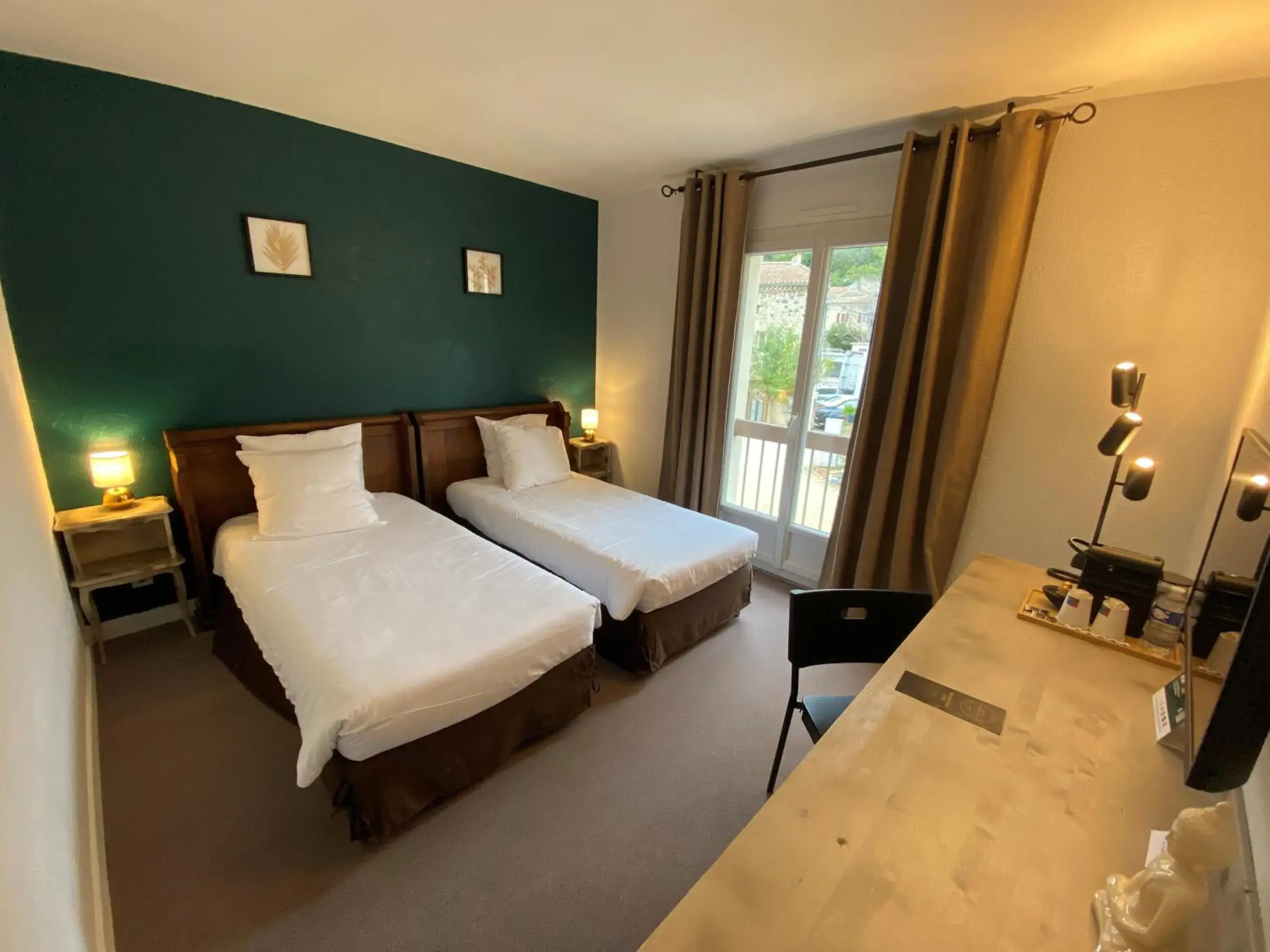 Superior Twin Room in Logis Hôtel Médiéval, Montélimar Nord Superior Twin Room in Logis Hôtel Médiéval, Montélimar Nord