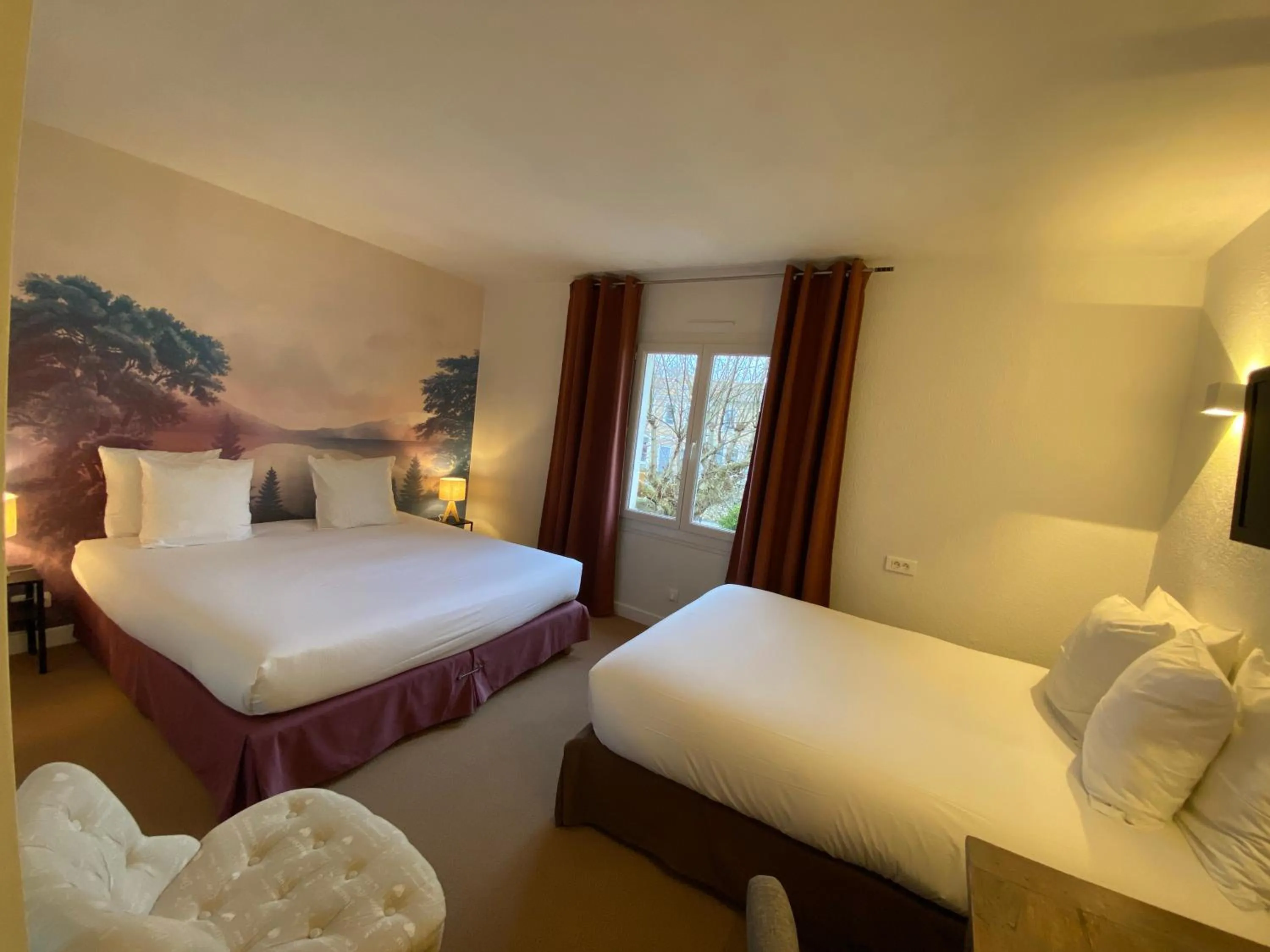 Bedroom, Bed in Logis Hôtel Médiéval, Montélimar Nord