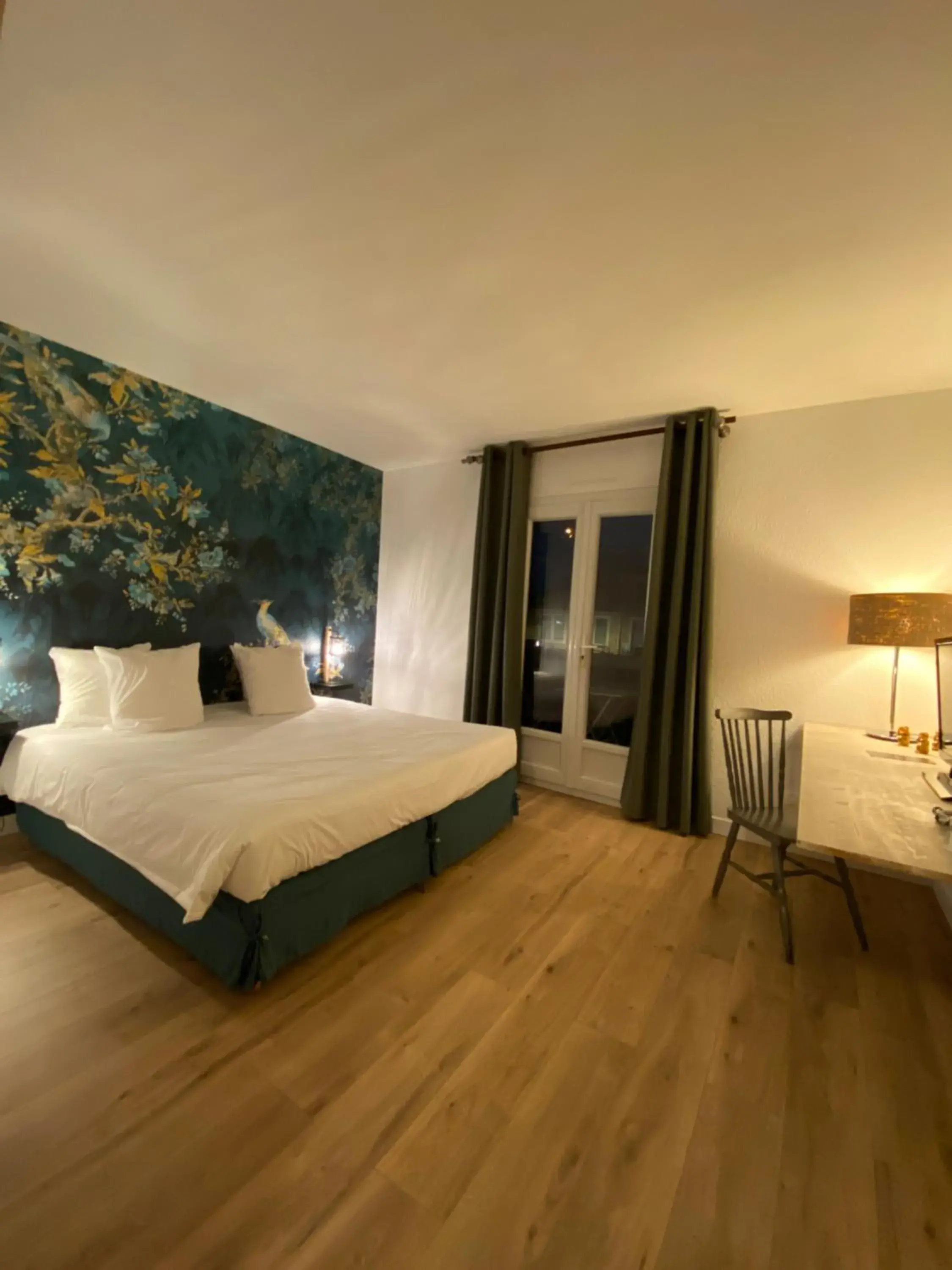 Bedroom, Bed in Logis Hôtel Médiéval, Montélimar Nord Bedroom, Bed in Logis Hôtel Médiéval, Montélimar Nord