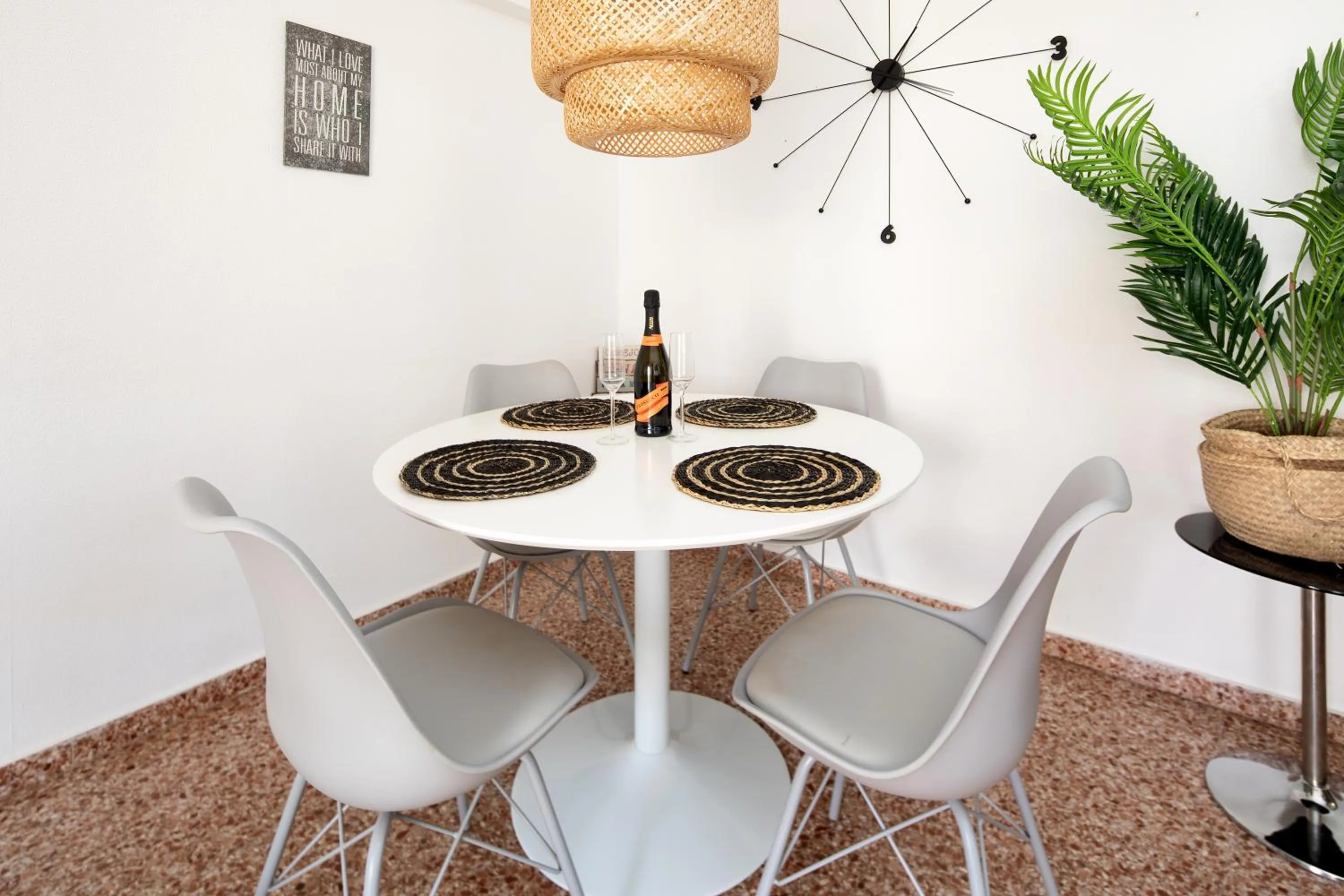 Dining area in Holiday Beach