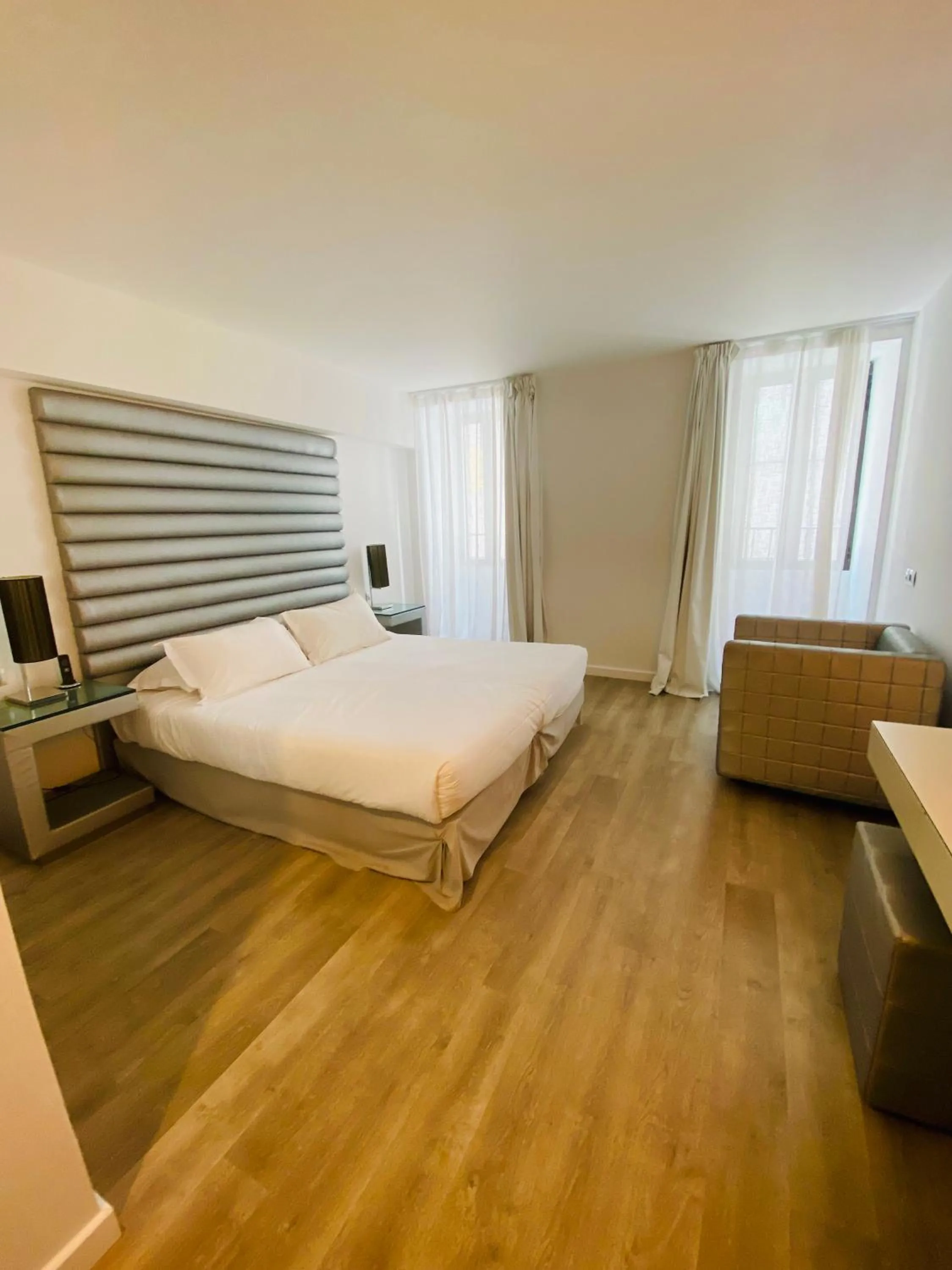 Photo of the whole room, Bed in L'Escale Côté Sud