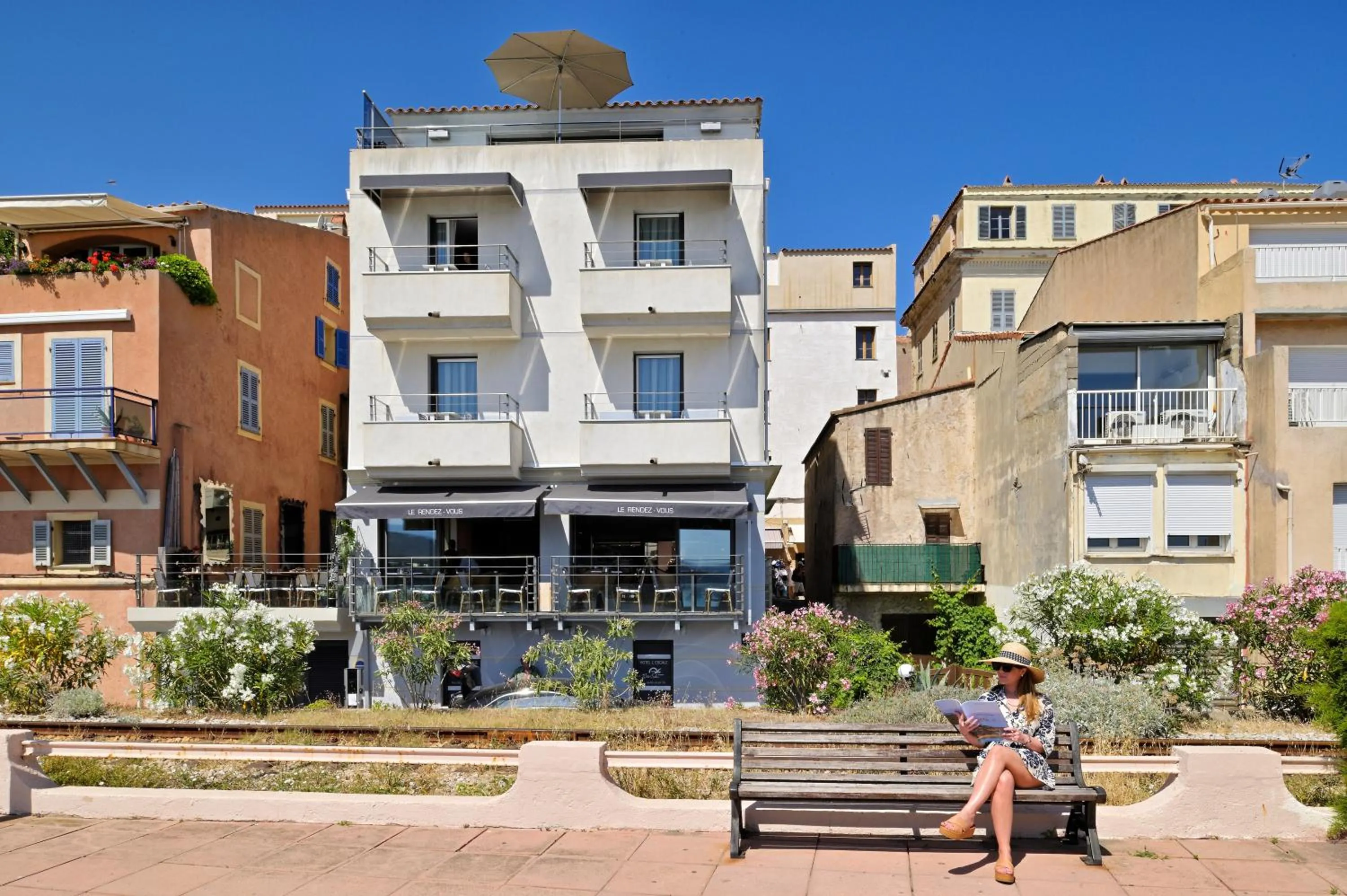 Property building in L'Escale Côté Sud