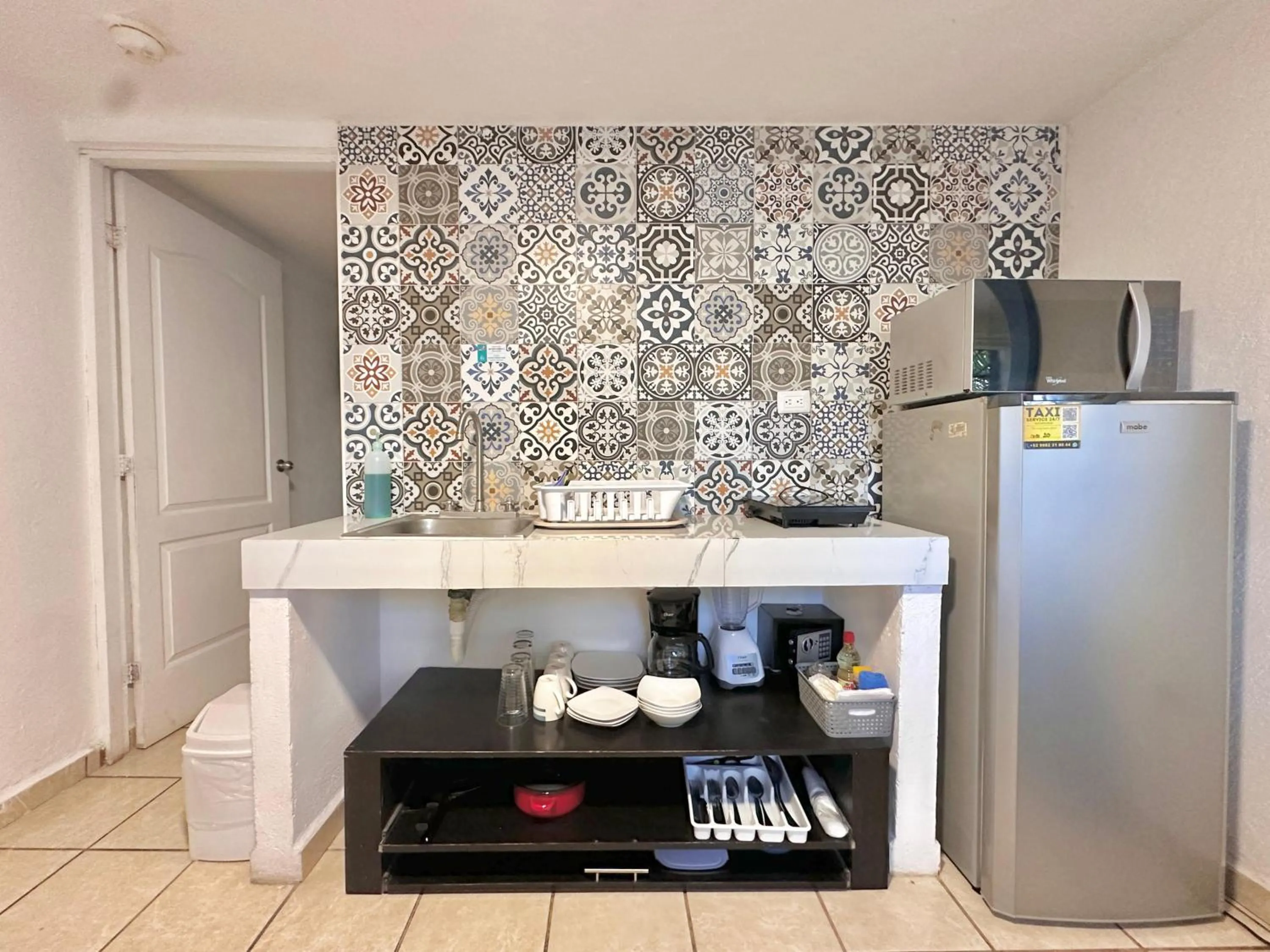 Kitchen or kitchenette in Coco Suites by Andiani Travel