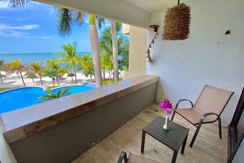 Oceanfront Condo BM By Andiani