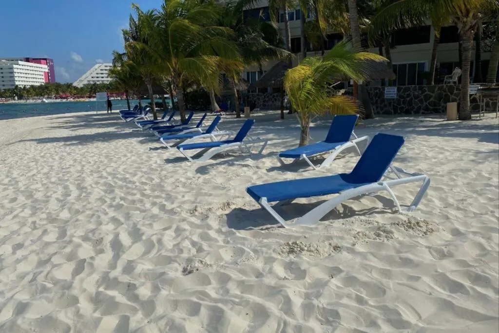 Oceanfront Condo BM By Andiani