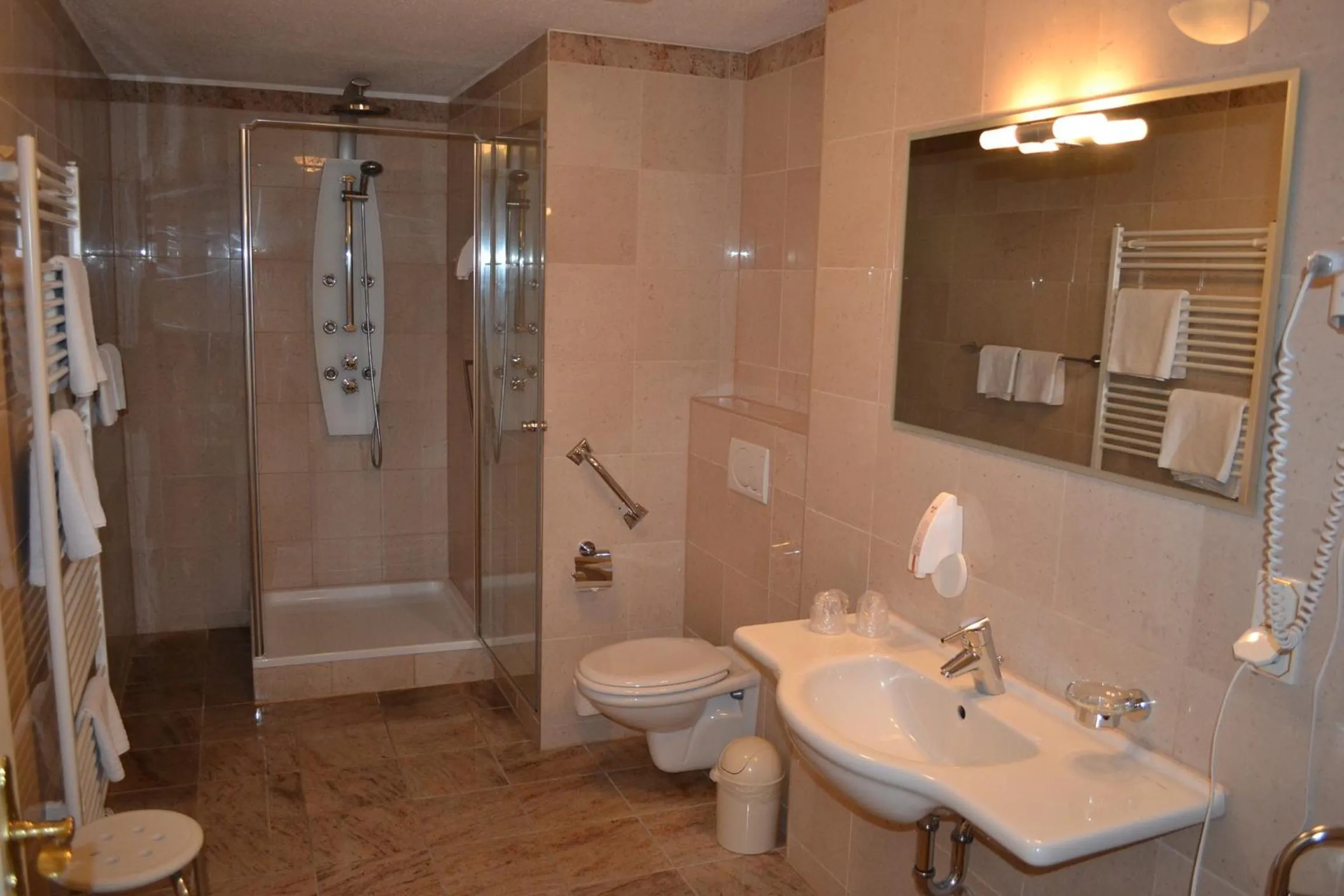 Shower in Hotel Am Markt & Brauhaus Stadtkrug